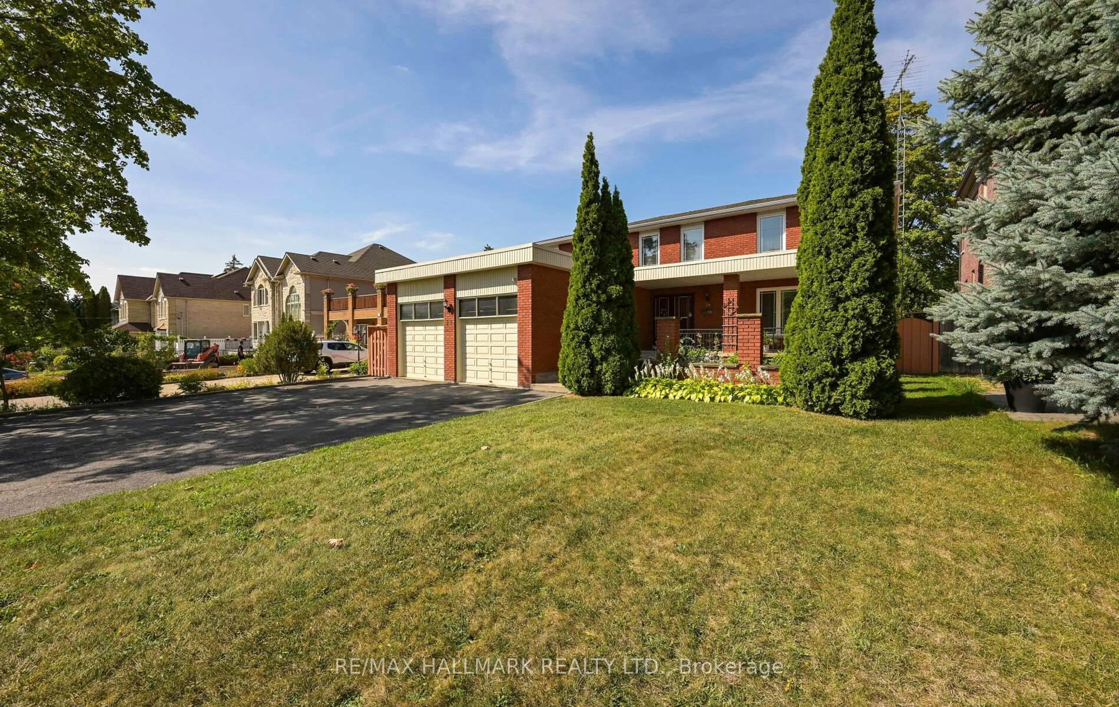 Home with brick exterior material, street for 30 Oak Ave, Richmond Hill Ontario L4C 6R7