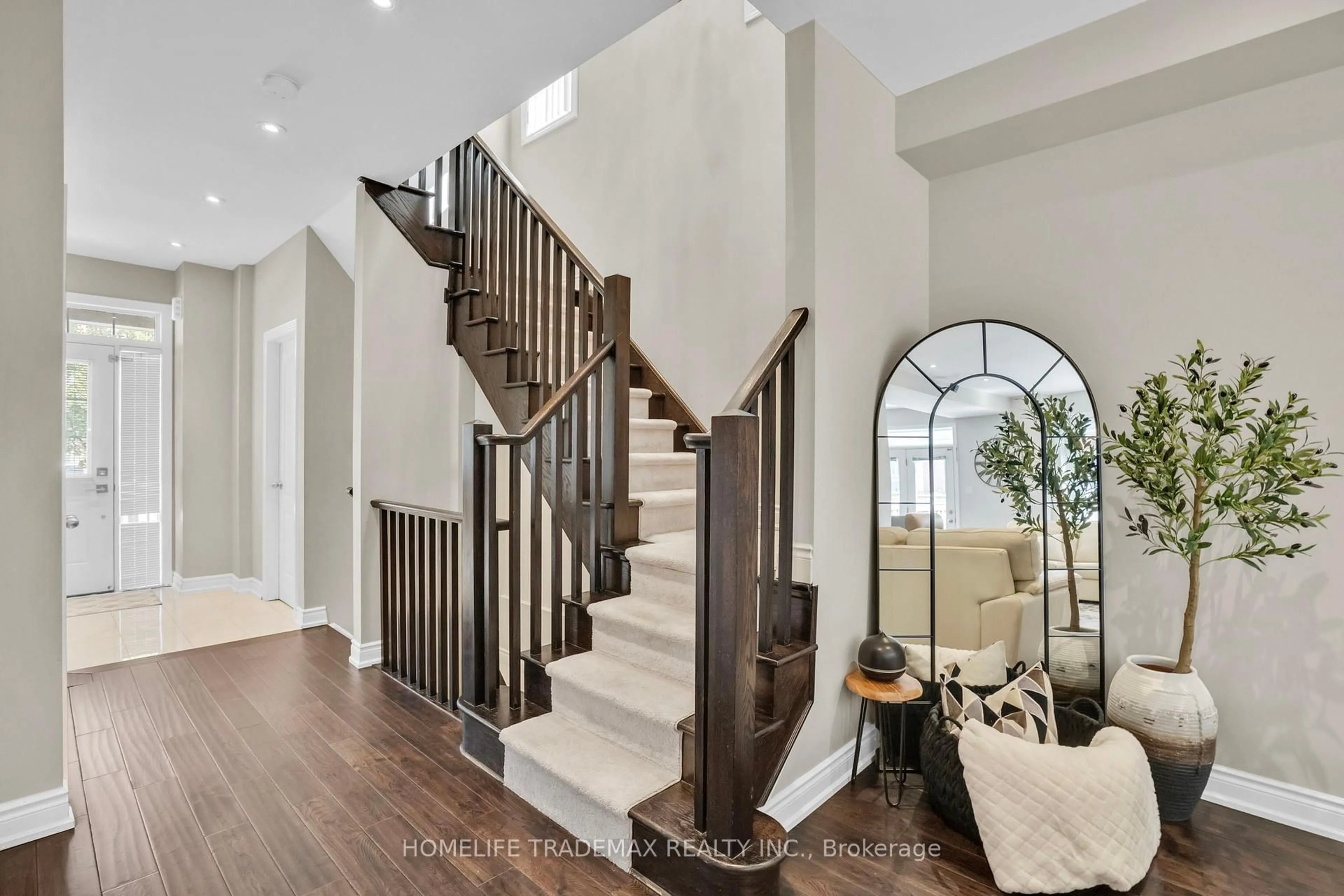 Stairs for 164 Lewis Honey Dr, Aurora Ontario L4G 0R8