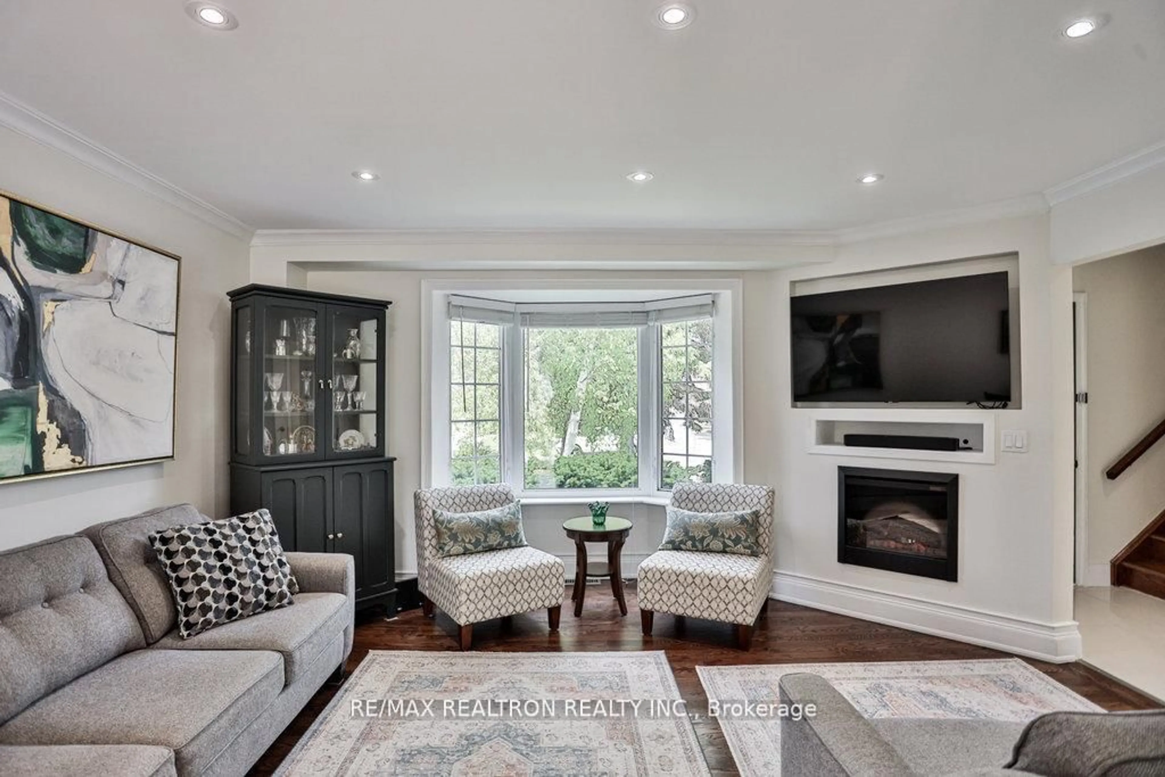 Living room with furniture, unknown for 26 Colony Trail Blvd, East Gwillimbury Ontario L9N 1C6