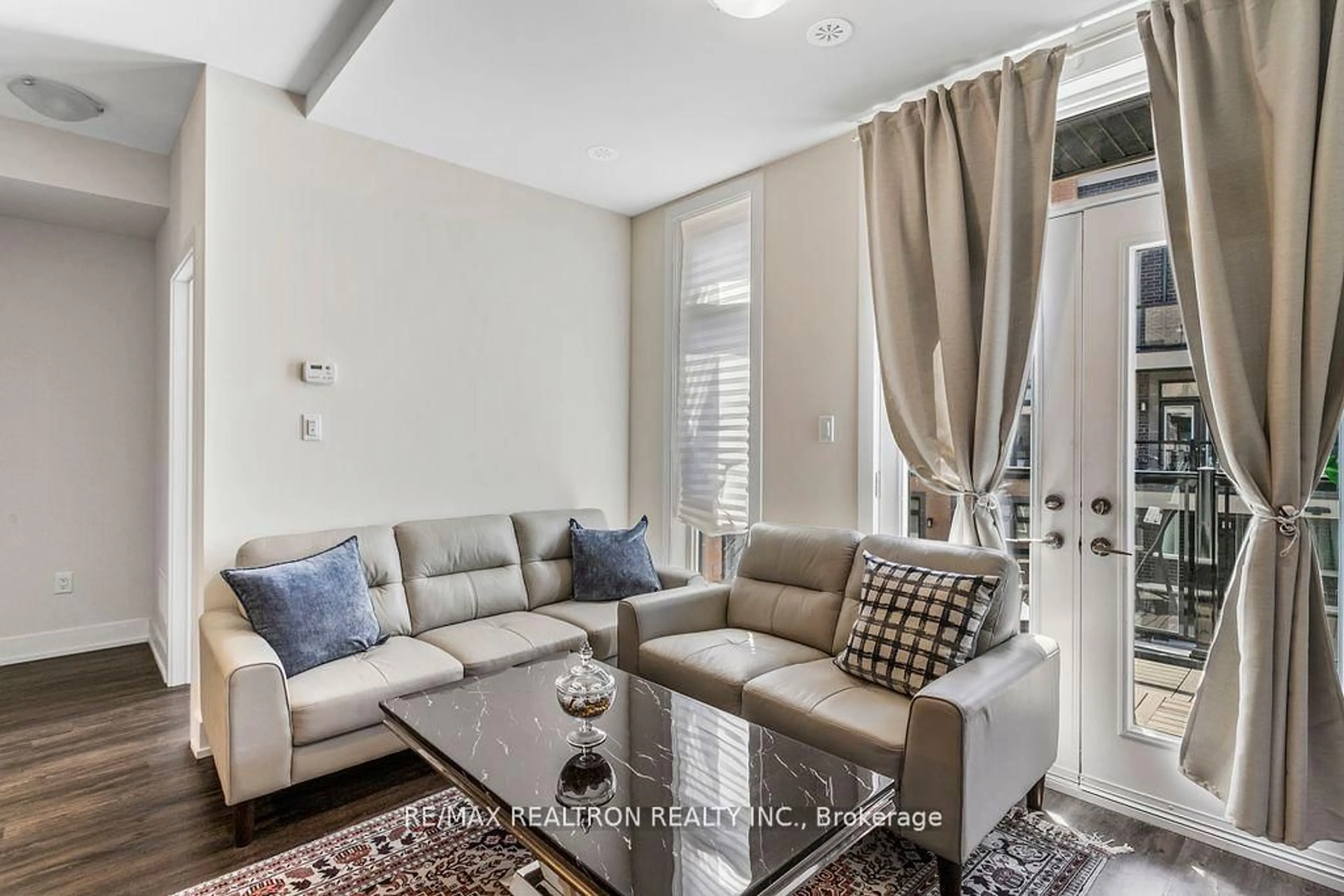 Living room with furniture, unknown for 8 Sayers Lane #12, Richmond Hill Ontario L4E 1J4