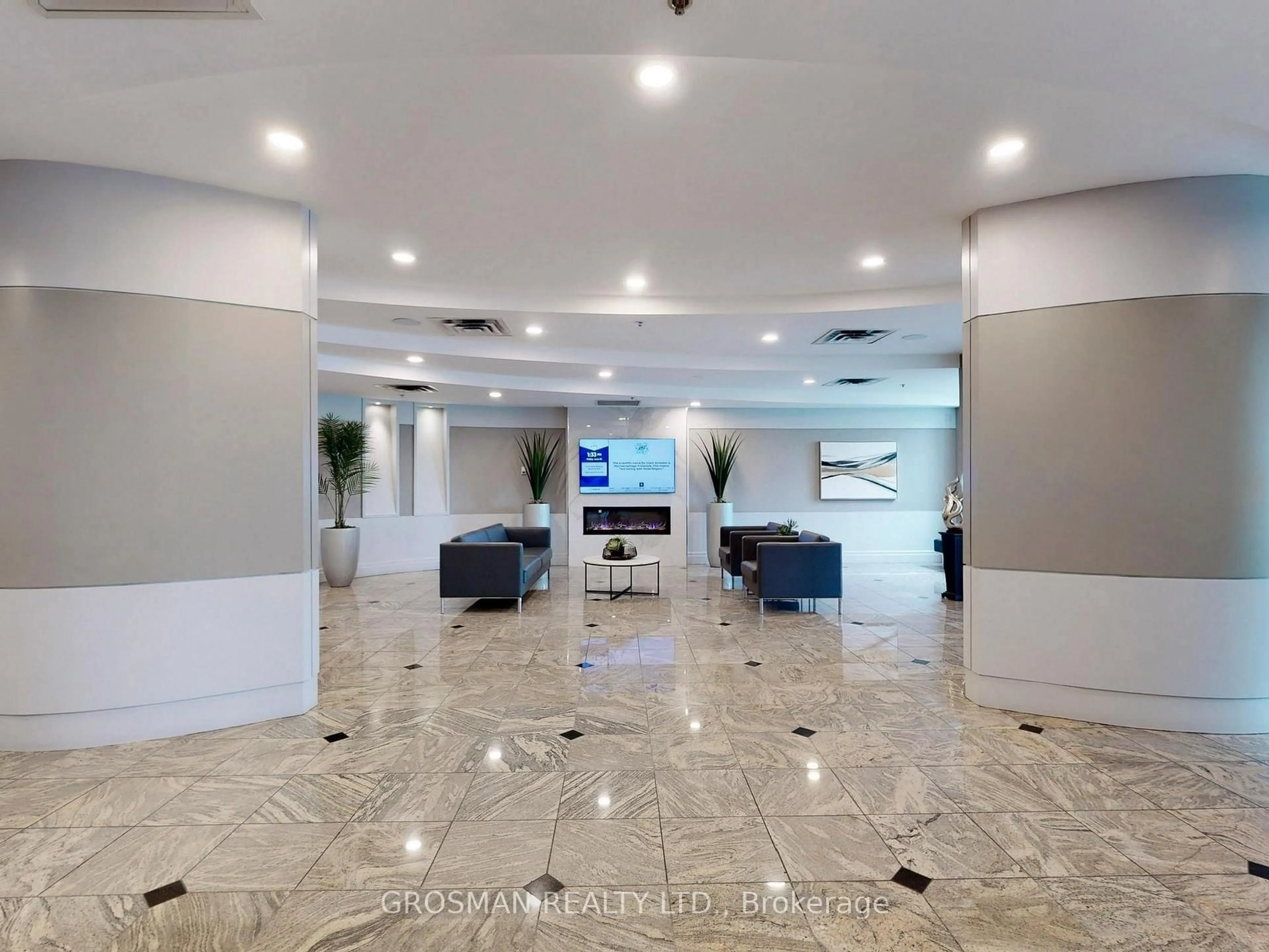 Lobby for 39 Oneida Cres #721, Richmond Hill Ontario L4B 4T9