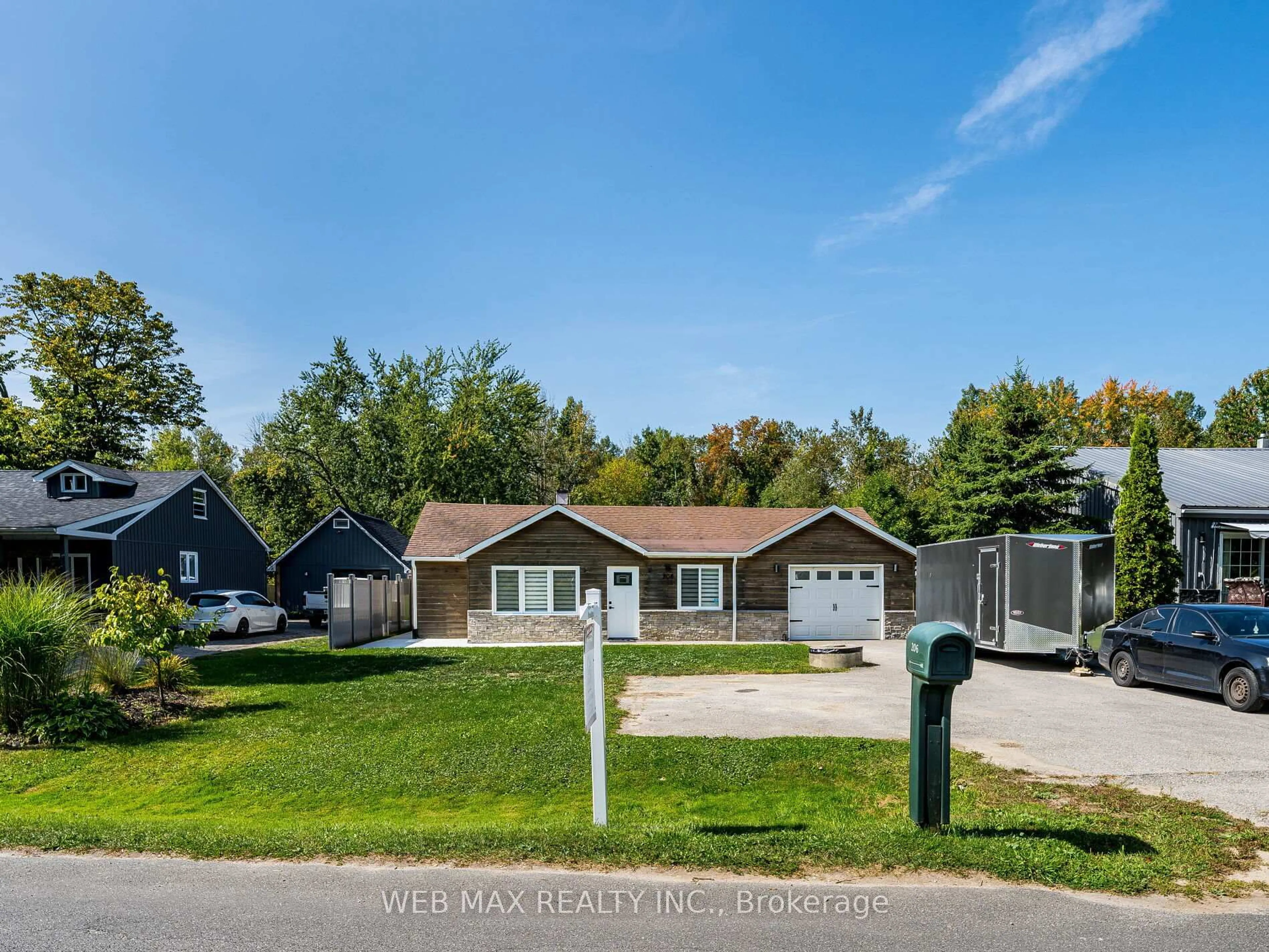 A pic from outside/outdoor area/front of a property/back of a property/a pic from drone, street for 206 Parkview Dr, Innisfil Ontario L0L 1K0