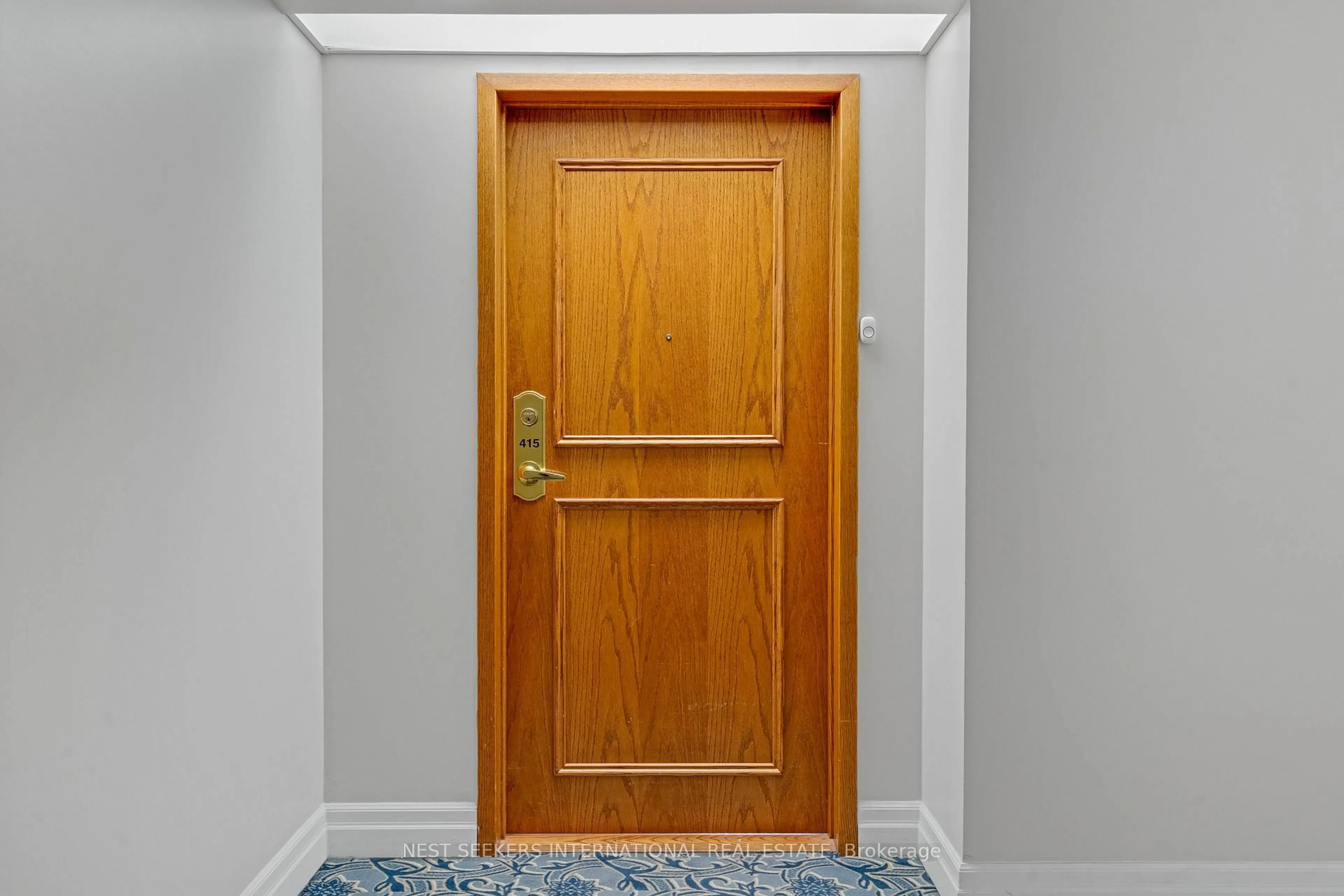 Indoor entryway for 2502 Rutherford Rd #415, Vaughan Ontario L4K 5N6
