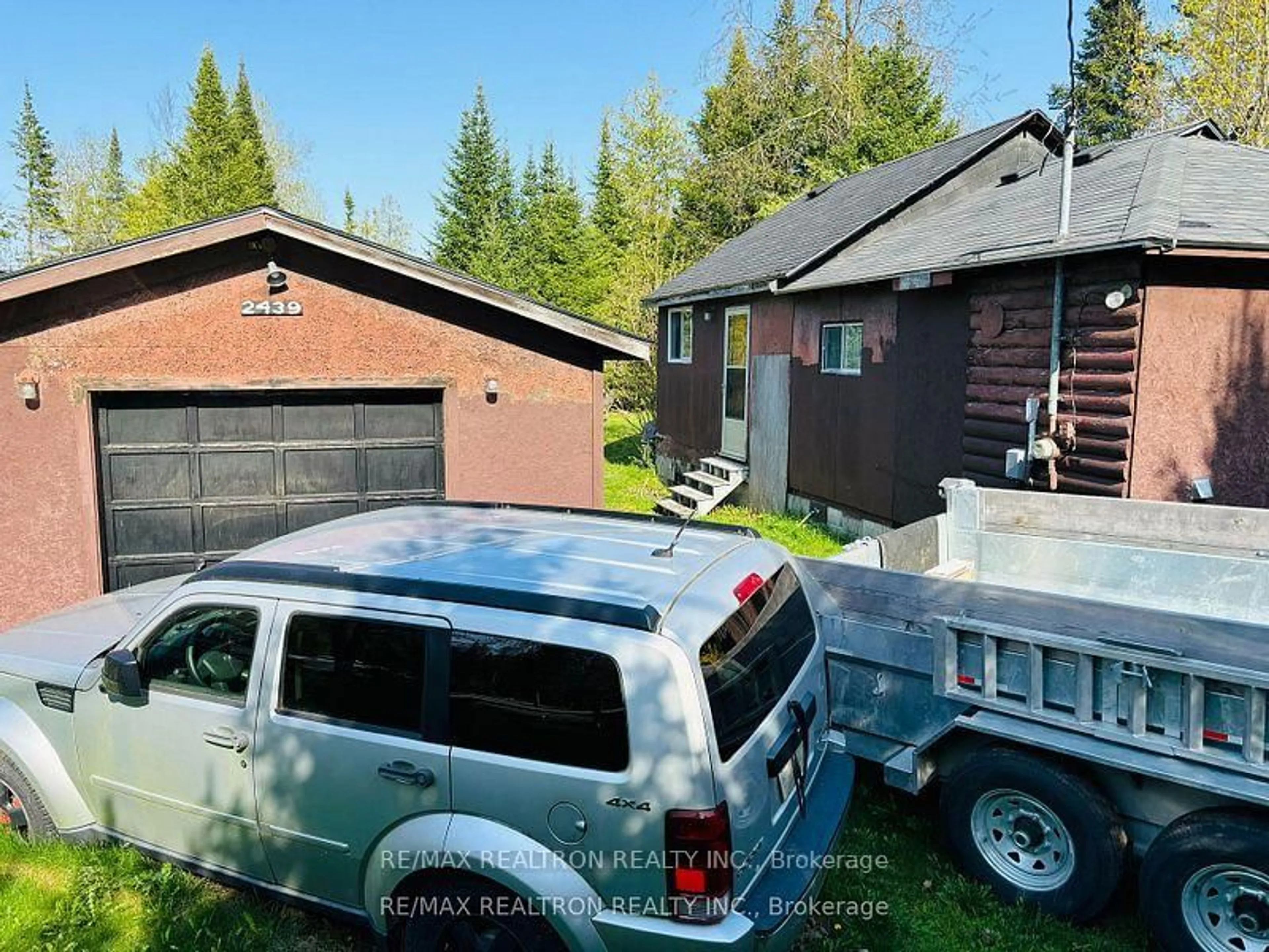 A pic from outside/outdoor area/front of a property/back of a property/a pic from drone, mountain view for 2439 Wallace Ave, Innisfil Ontario L9S 2G5