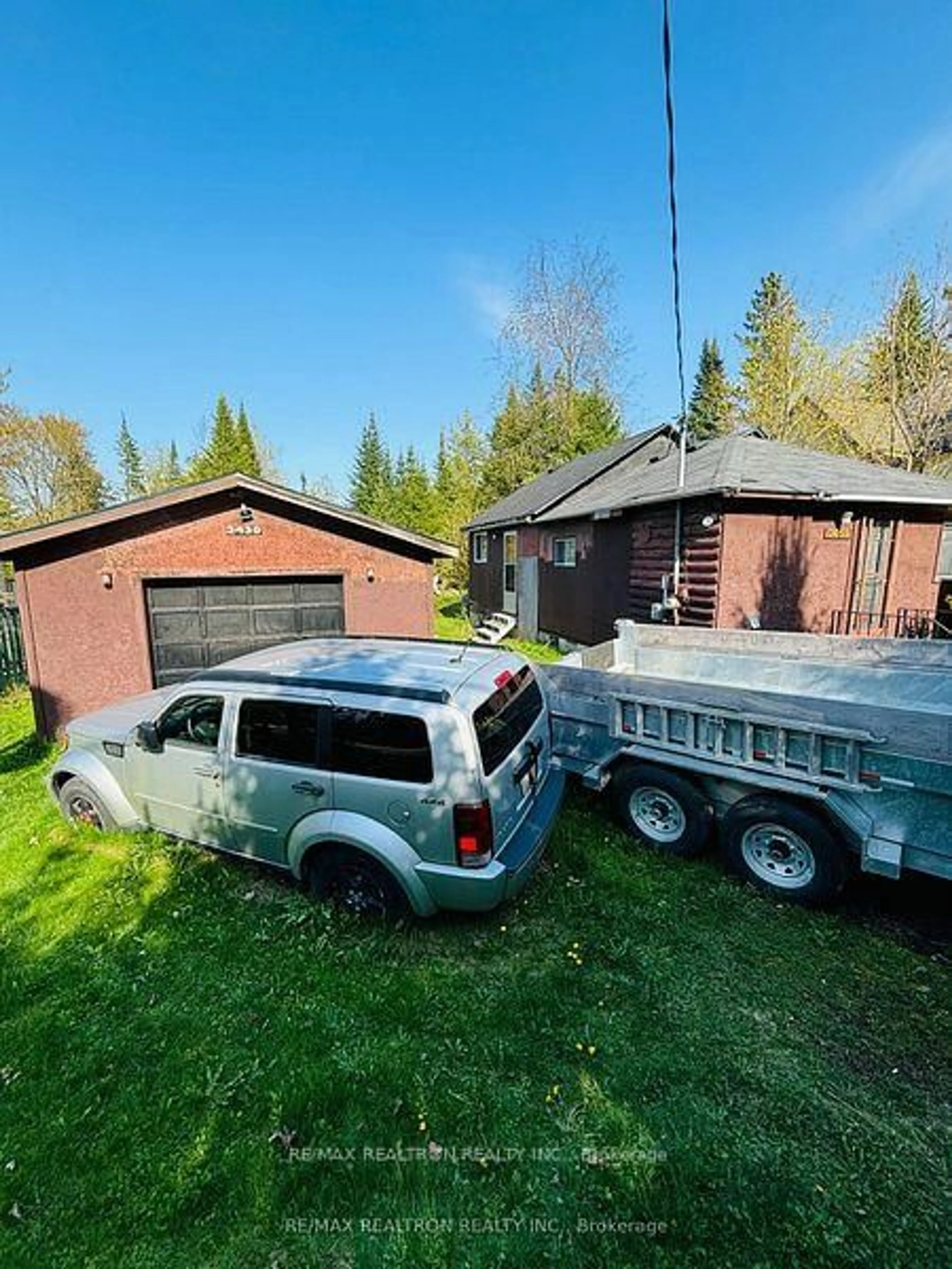 A pic from outside/outdoor area/front of a property/back of a property/a pic from drone, street for 2439 Wallace Ave, Innisfil Ontario L9S 2G5