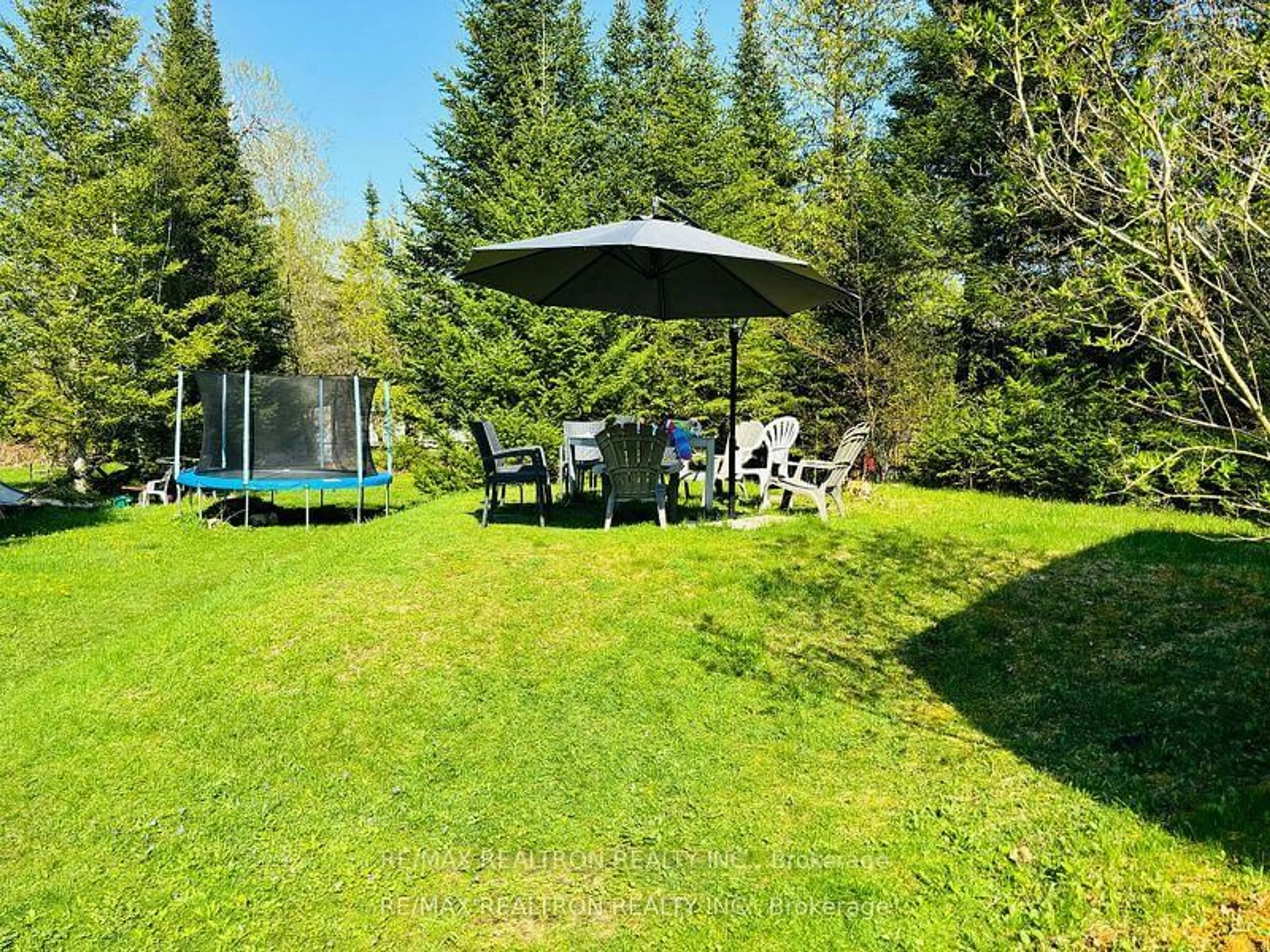 Patio, forest/trees view for 2439 Wallace Ave, Innisfil Ontario L9S 2G5