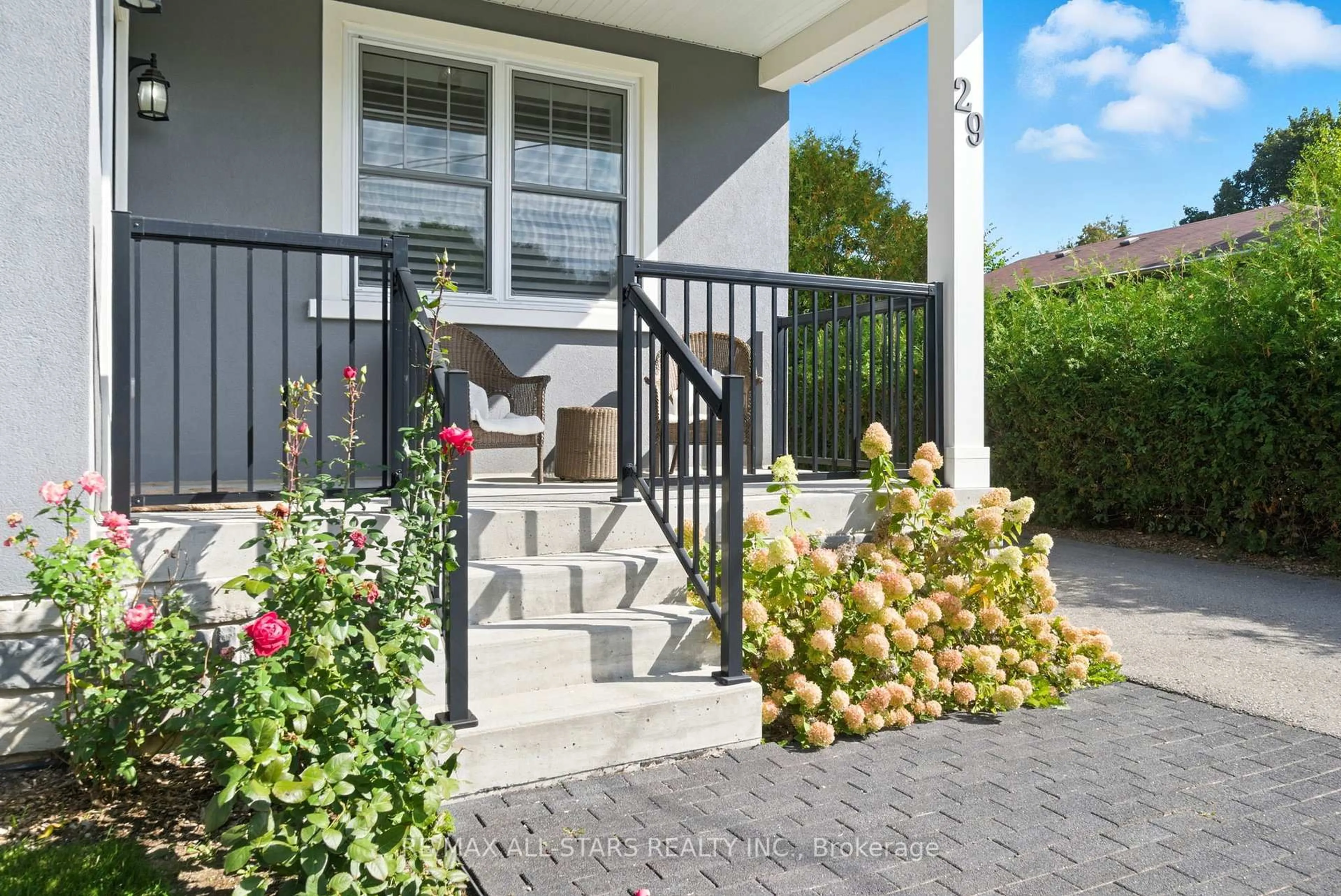 Patio, street for 29 Patrick Dr, Aurora Ontario L4G 2A6
