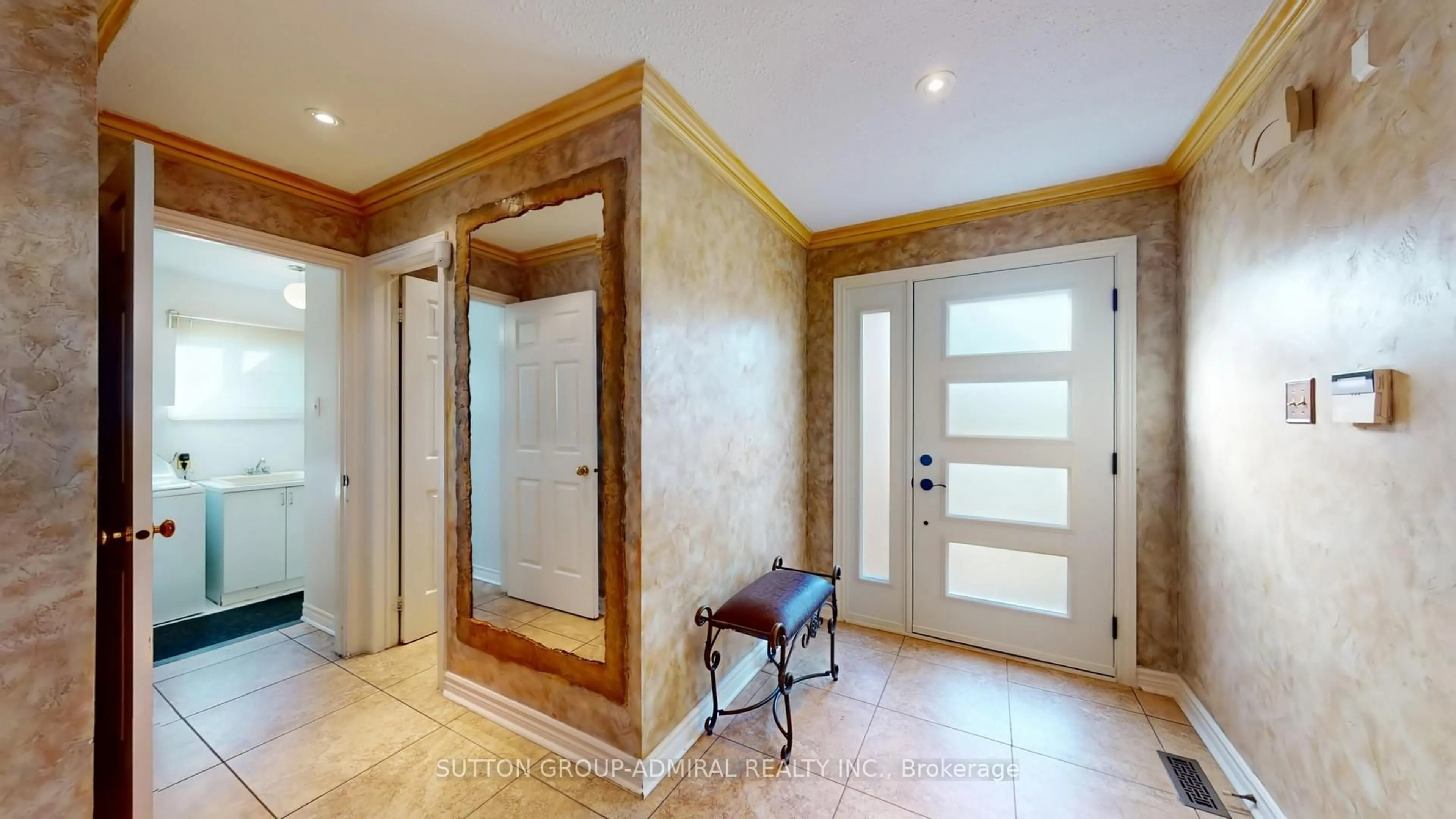 Indoor entryway for 25 Flamingo Rd, Vaughan Ontario L4J 6Z5