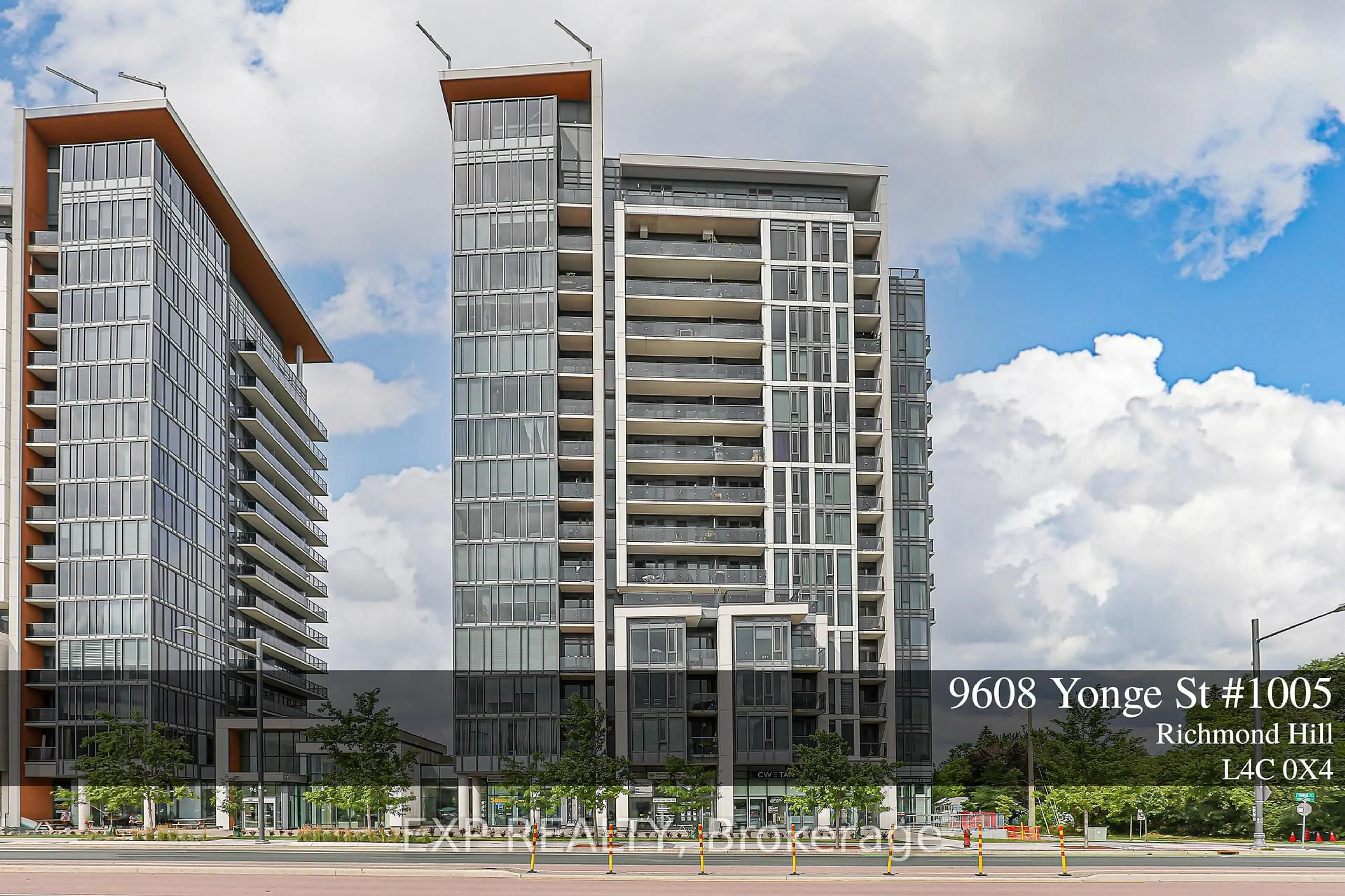 Indoor foyer for 9608 Yonge St #1005, Richmond Hill Ontario L4C 1V6