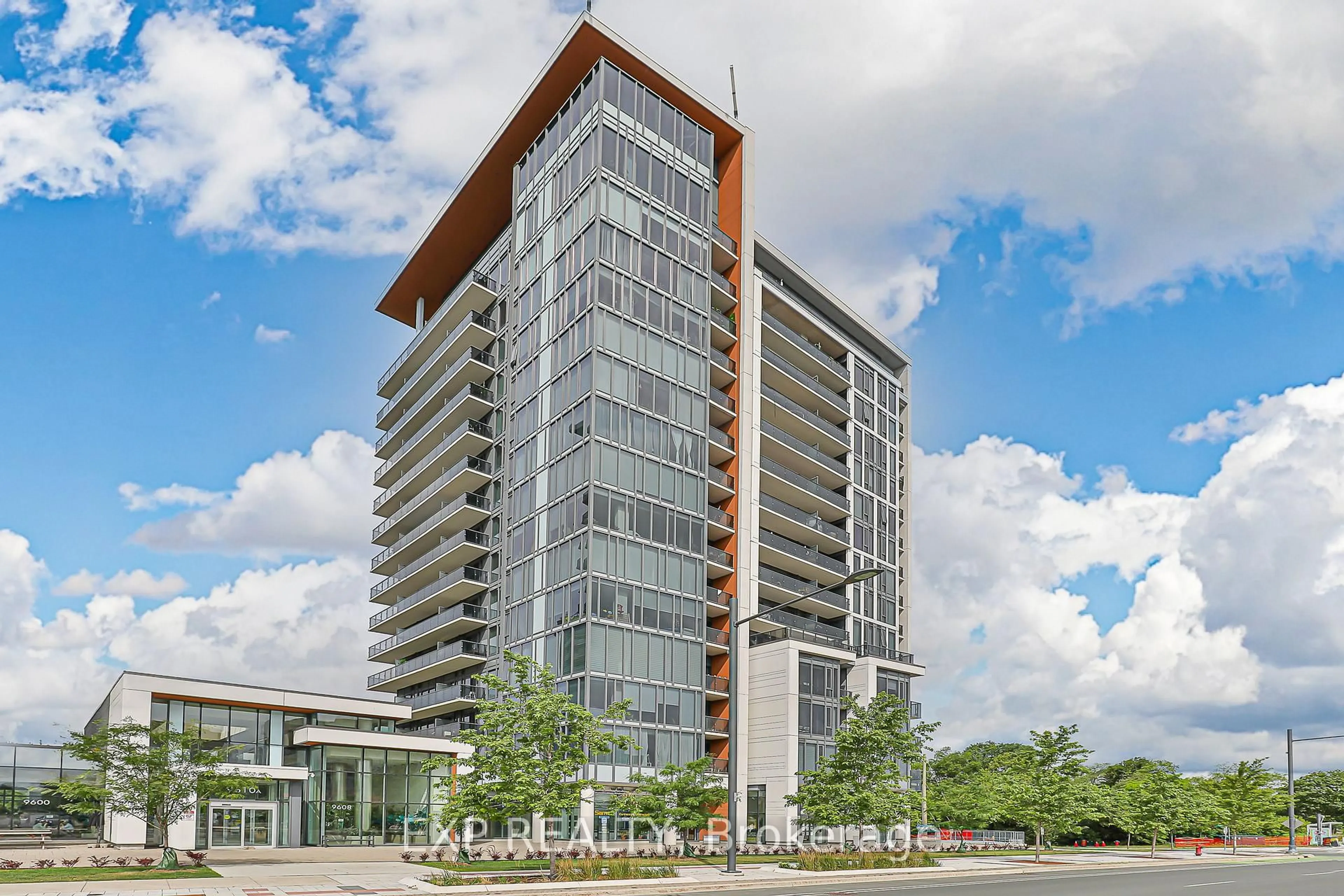 Indoor foyer for 9608 Yonge St #1005, Richmond Hill Ontario L4C 1V6