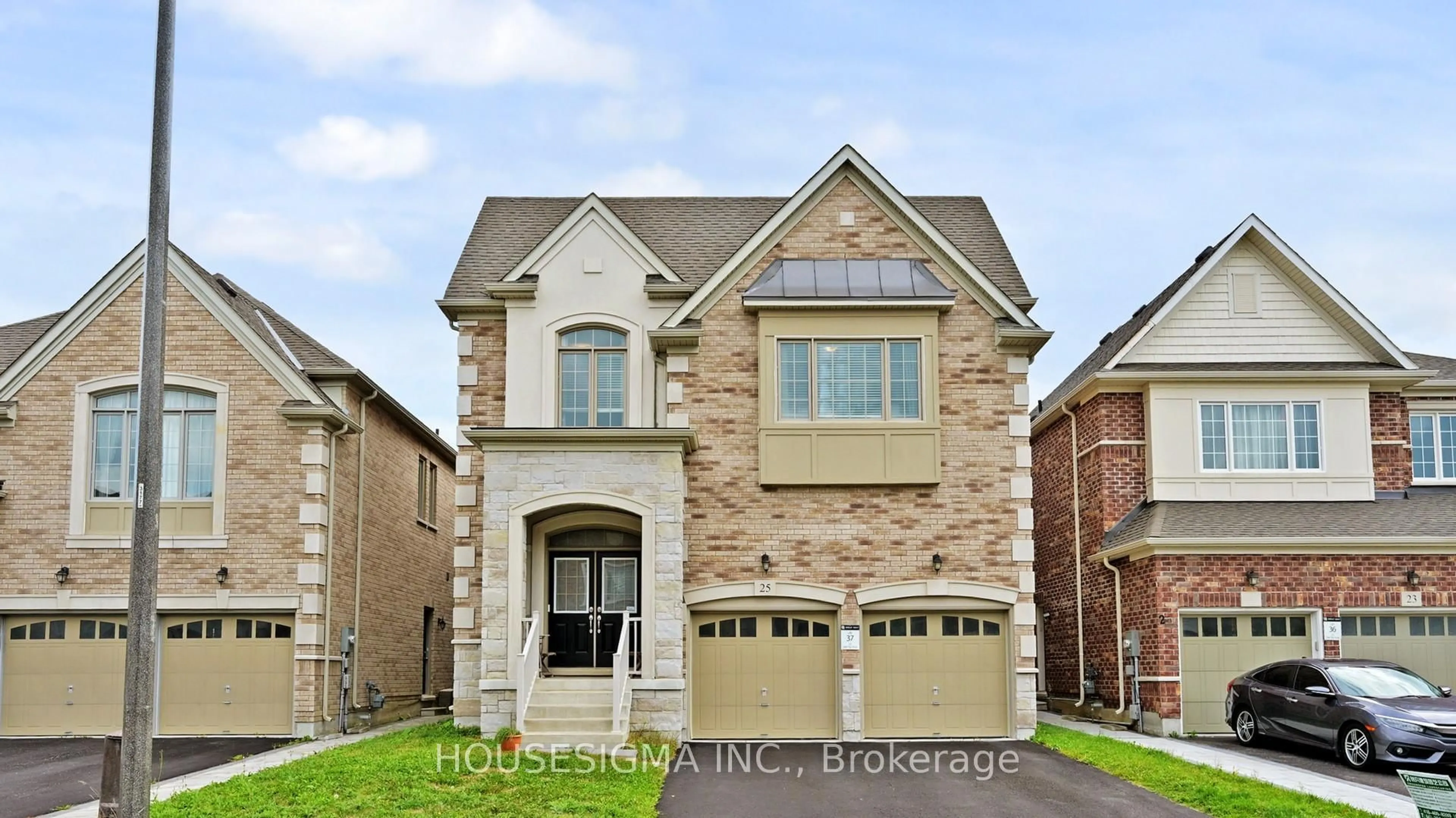 Home with brick exterior material, street for 25 Deer Pass Rd, East Gwillimbury Ontario L9N 0L6