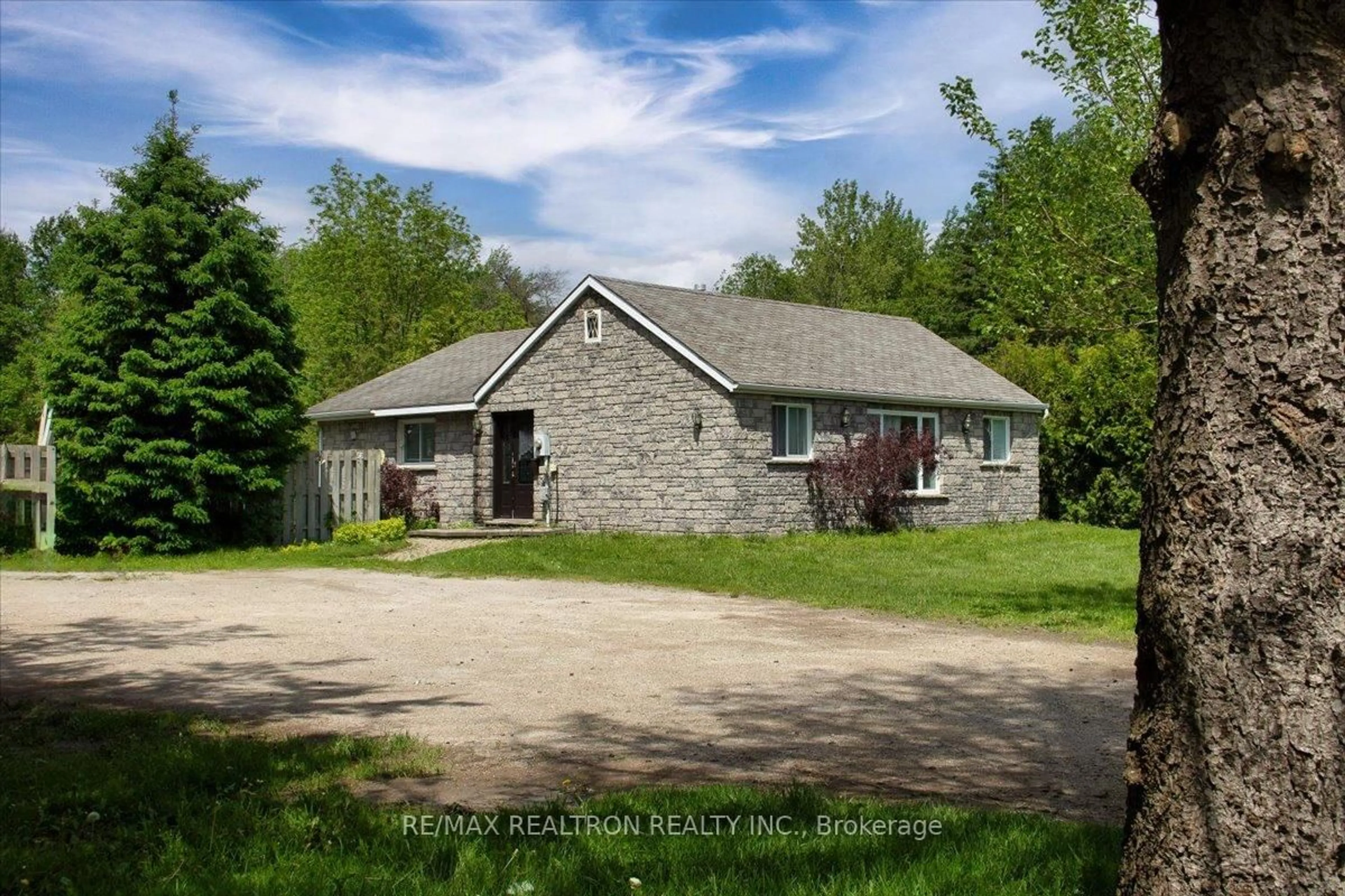 A pic from outside/outdoor area/front of a property/back of a property/a pic from drone, unknown for 56 Brentwood Rd, Essa Ontario L0M 1B2