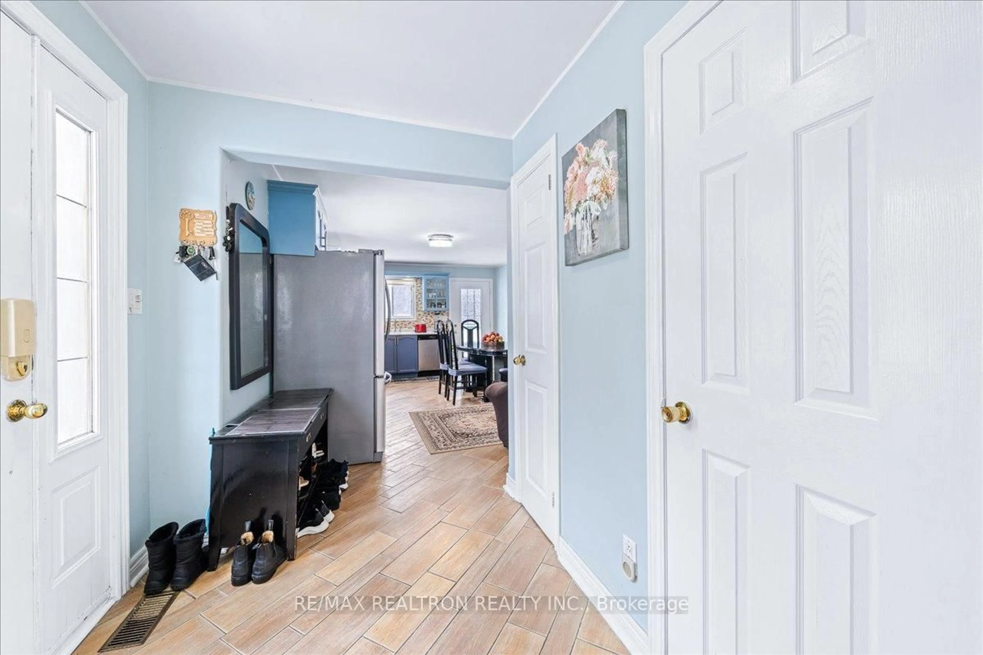 Indoor entryway for 56 Brentwood Rd, Essa Ontario L0M 1B2