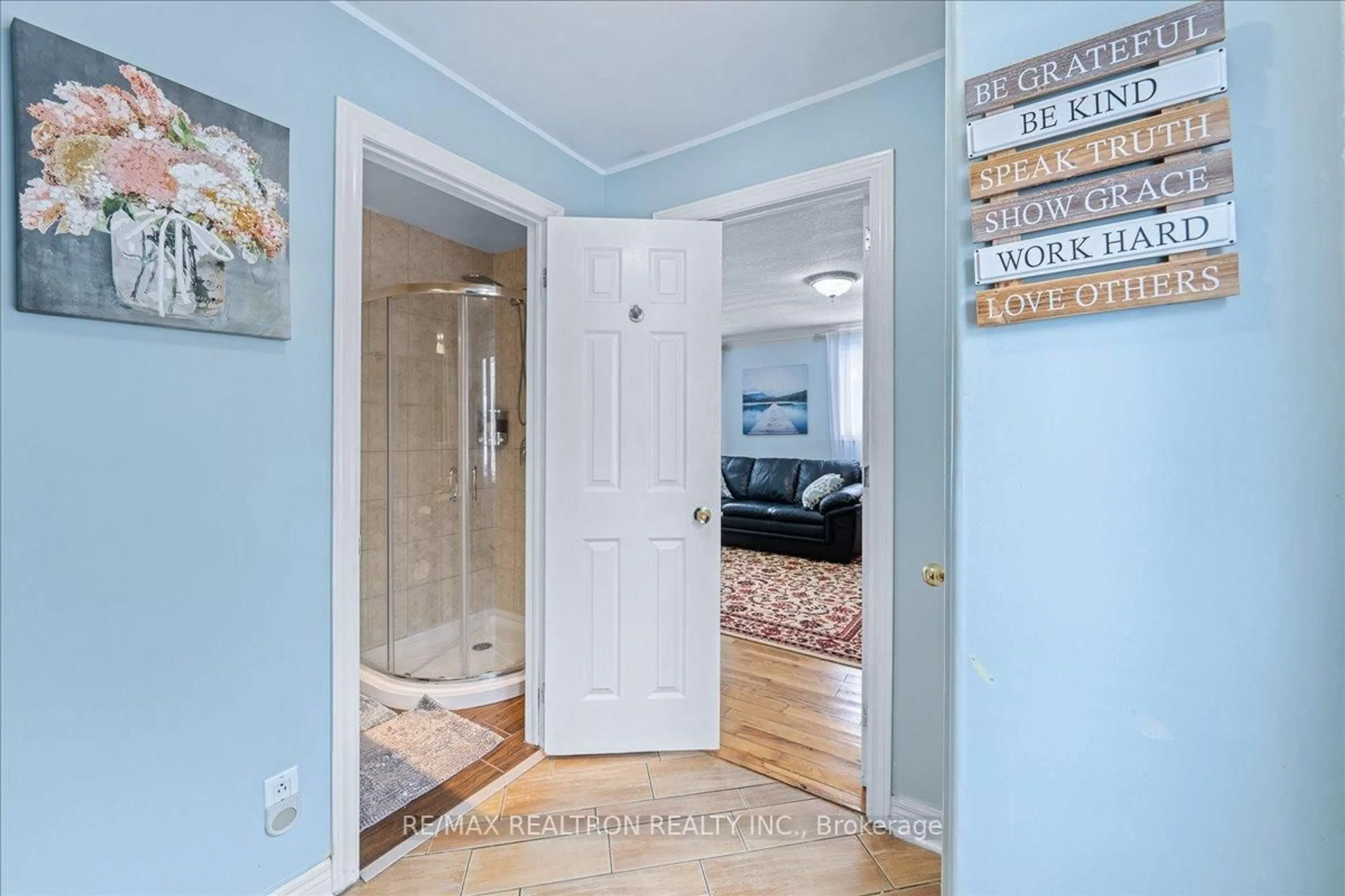 Indoor entryway for 56 Brentwood Rd, Essa Ontario L0M 1B2