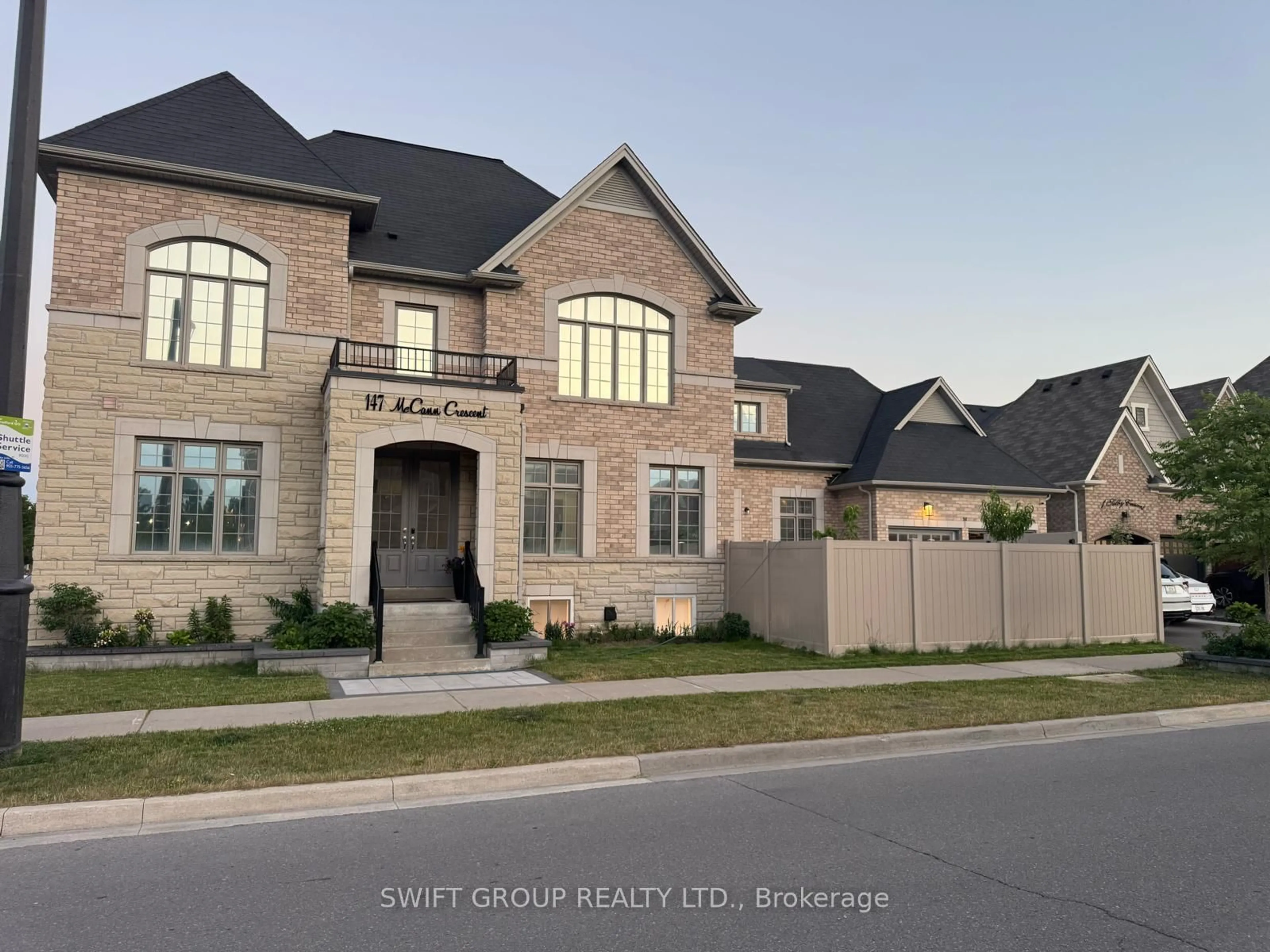 Home with brick exterior material, street for 147 Mccann Cres, Bradford West Gwillimbury Ontario L3Z 0M6