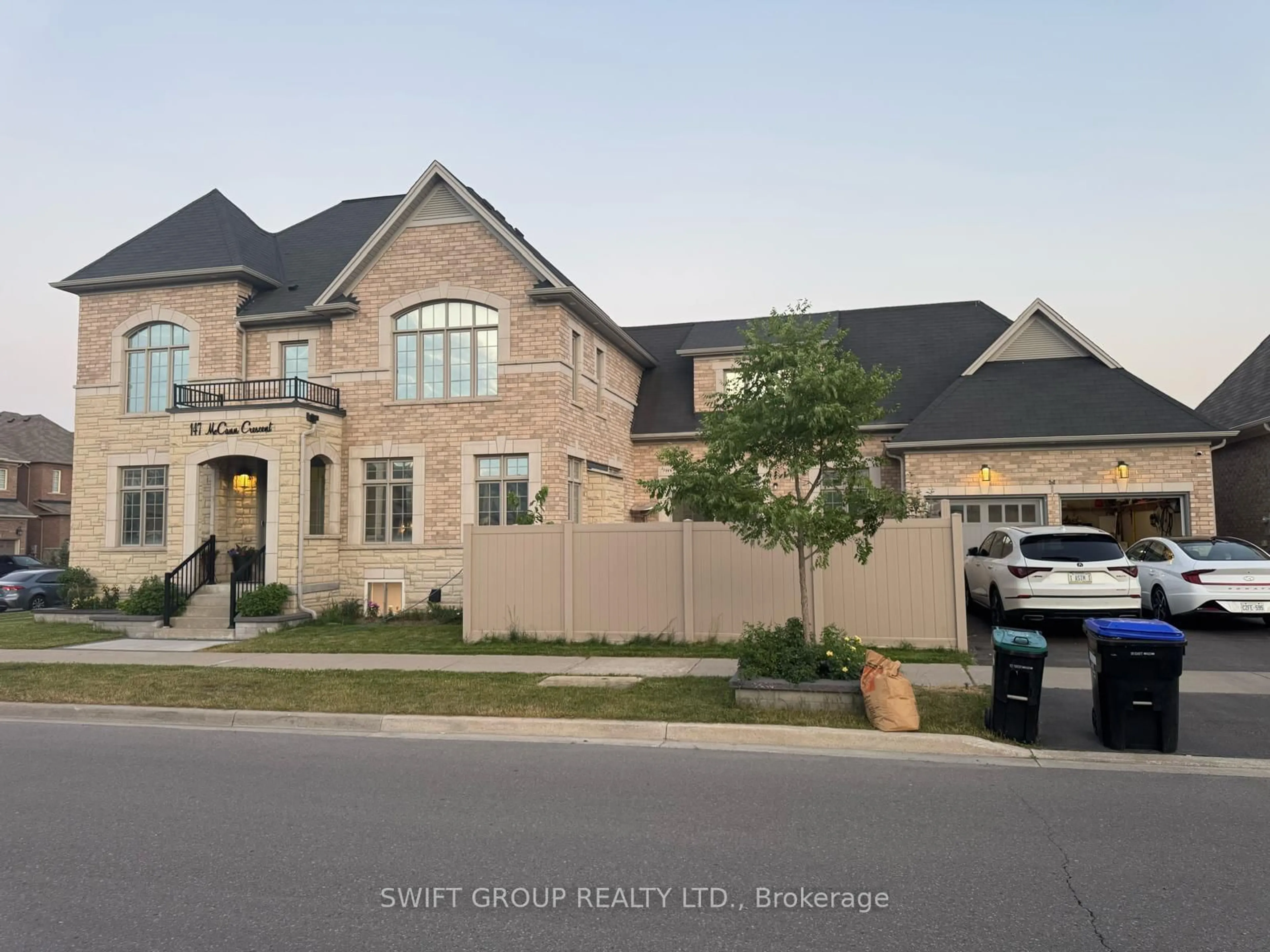 Home with brick exterior material, street for 147 Mccann Cres, Bradford West Gwillimbury Ontario L3Z 0M6