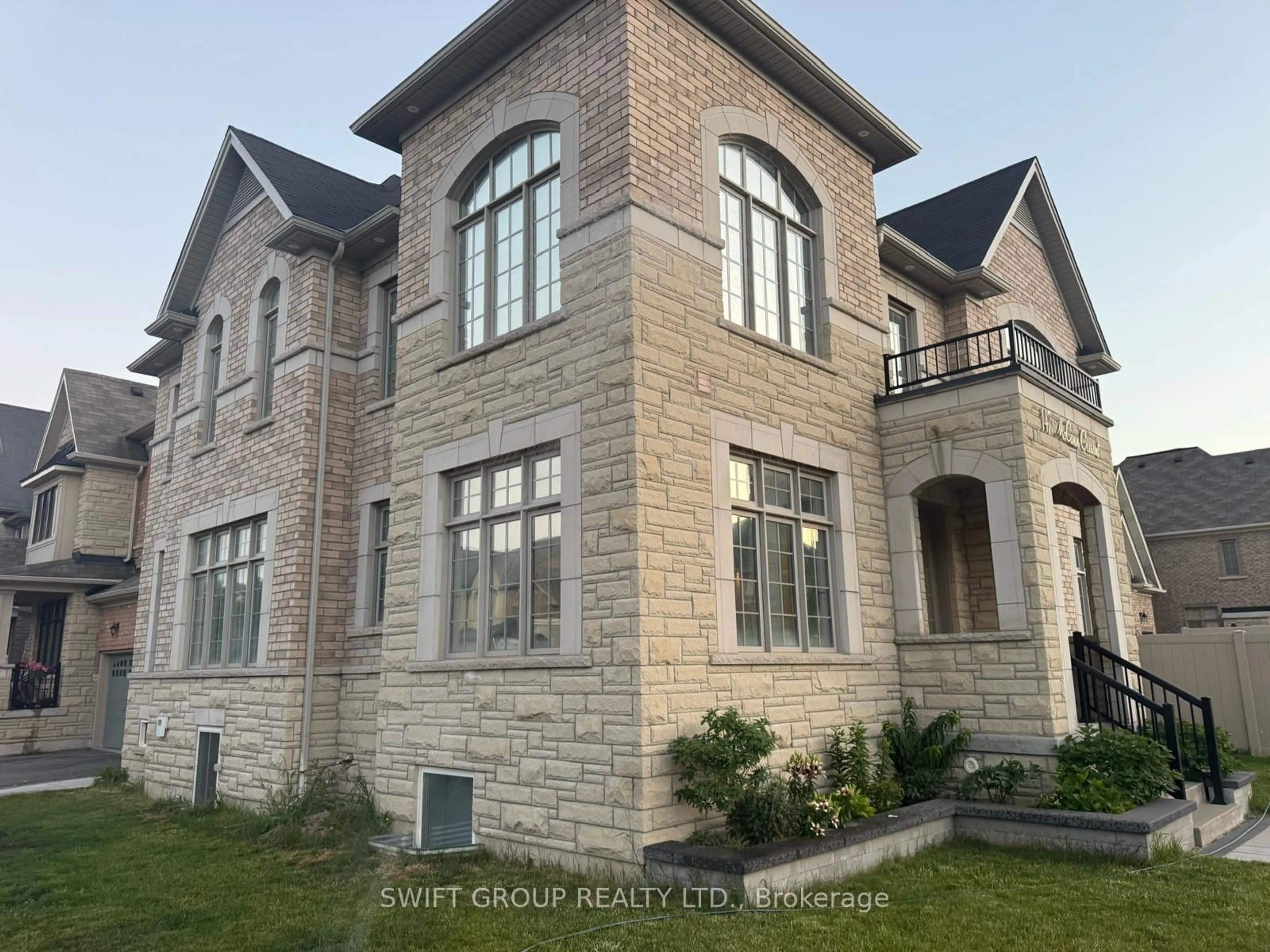 Home with brick exterior material, building for 147 Mccann Cres, Bradford West Gwillimbury Ontario L3Z 0M6
