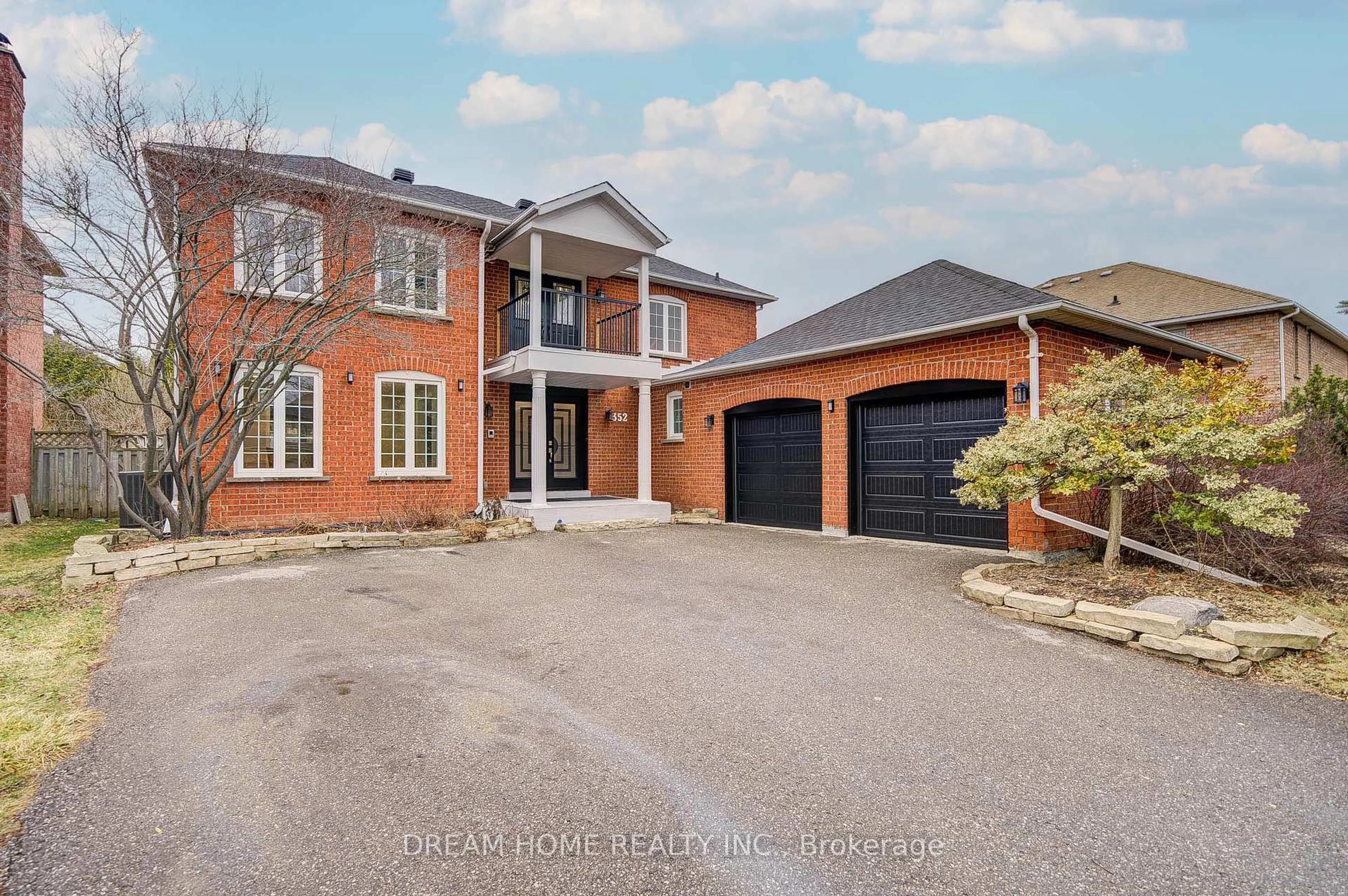 Home with brick exterior material, street for 352 Kennedy St, Aurora Ontario L4G 5M4
