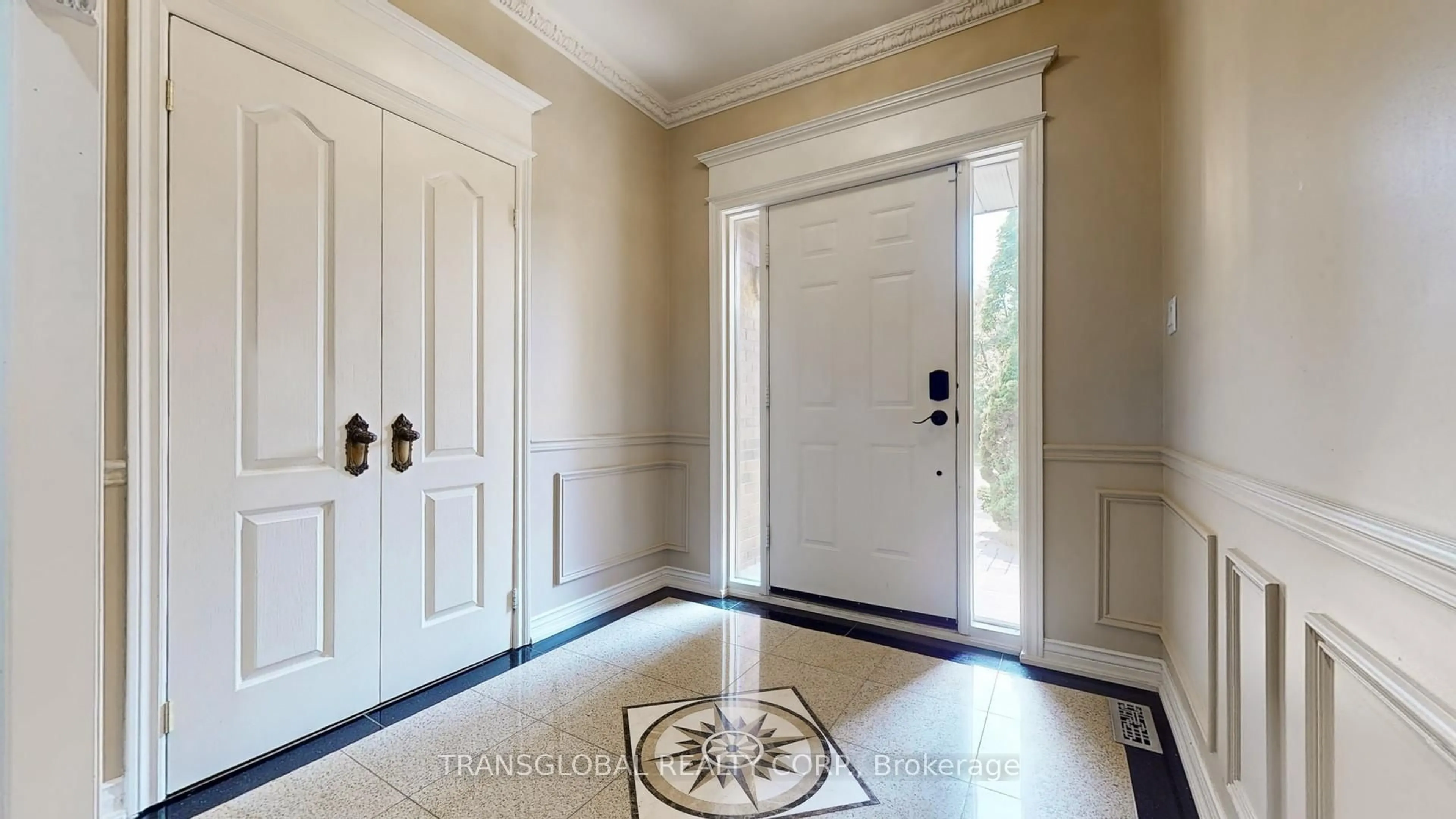 Indoor foyer for 458 Beverley Glen Blvd, Vaughan Ontario L4J 7S2