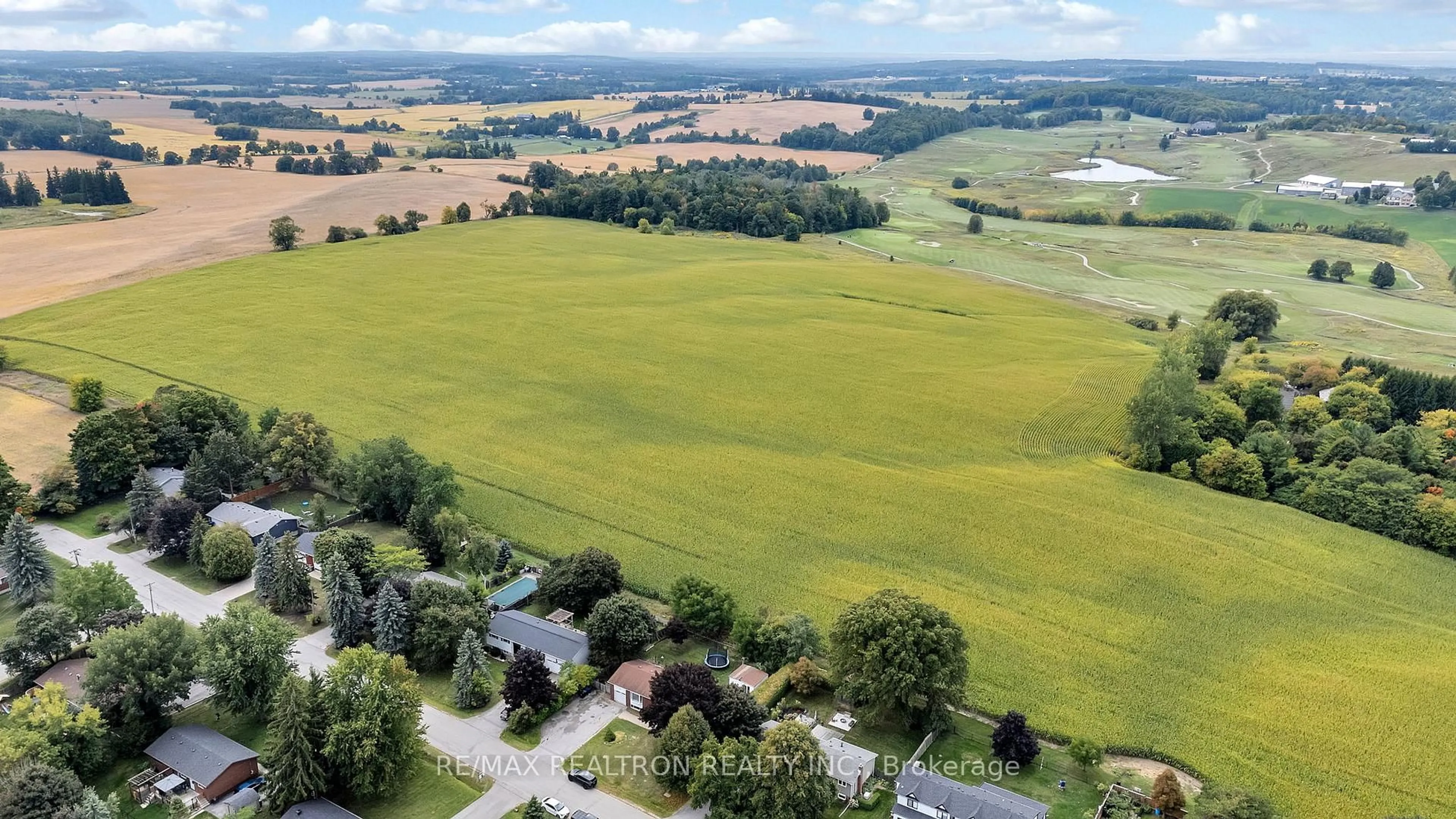 A pic from outside/outdoor area/front of a property/back of a property/a pic from drone, mountain view for 20 Lallien Dr, Bradford West Gwillimbury Ontario L0G 1B0