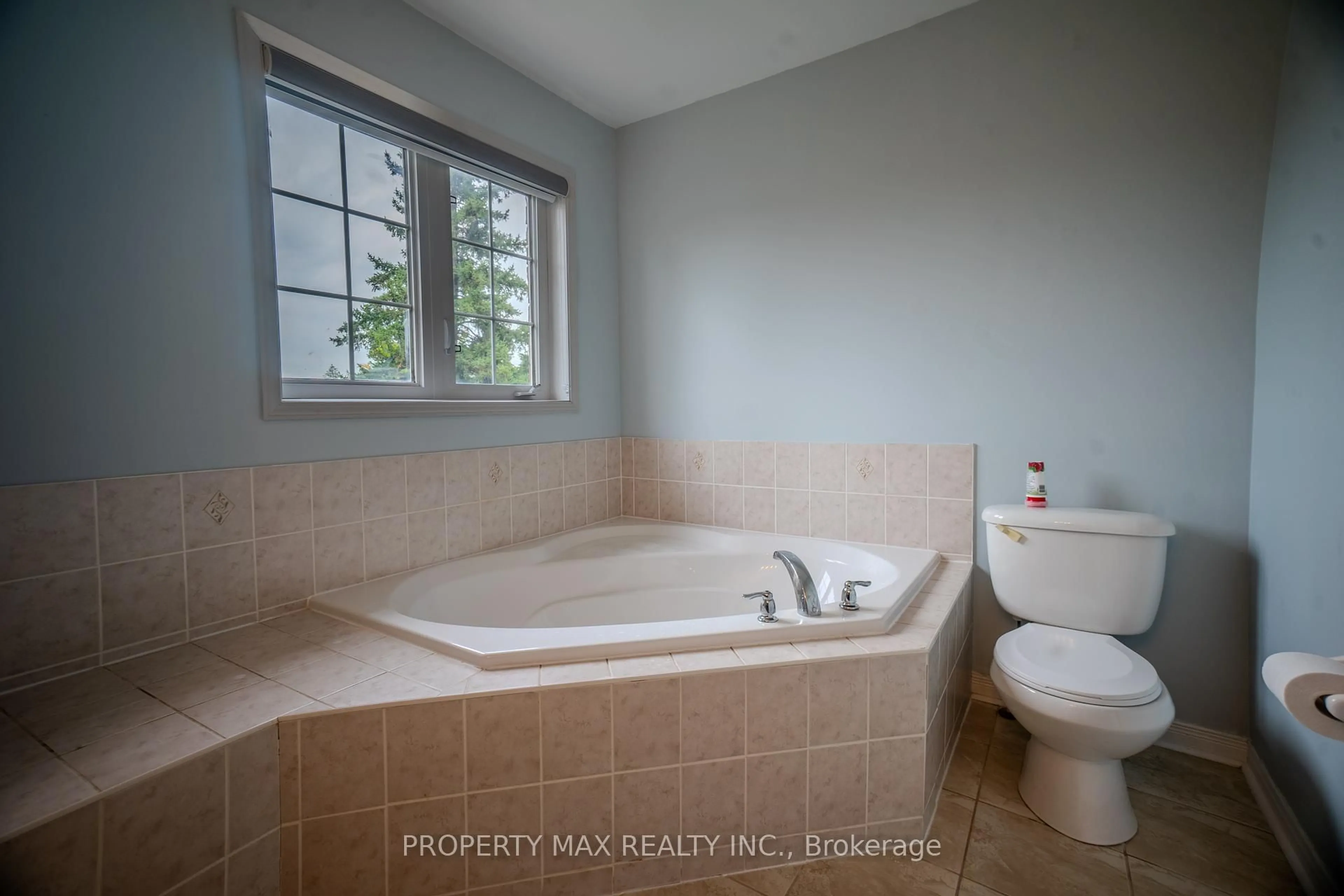 Standard bathroom, ceramic/tile floor for 92 Coleluke Lane, Markham Ontario L3S 0B7