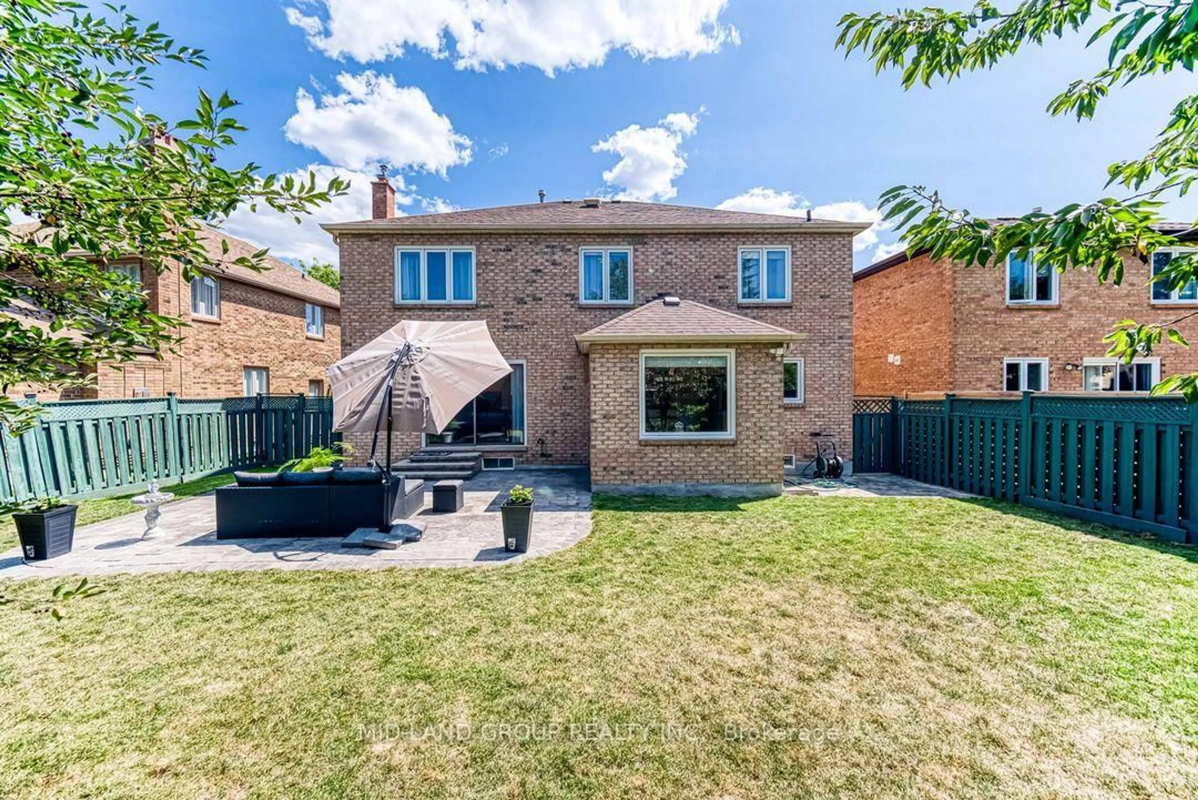 A pic from outside/outdoor area/front of a property/back of a property/a pic from drone, street for 74 Blackmore Ave, Richmond Hill Ontario L4B 2A1