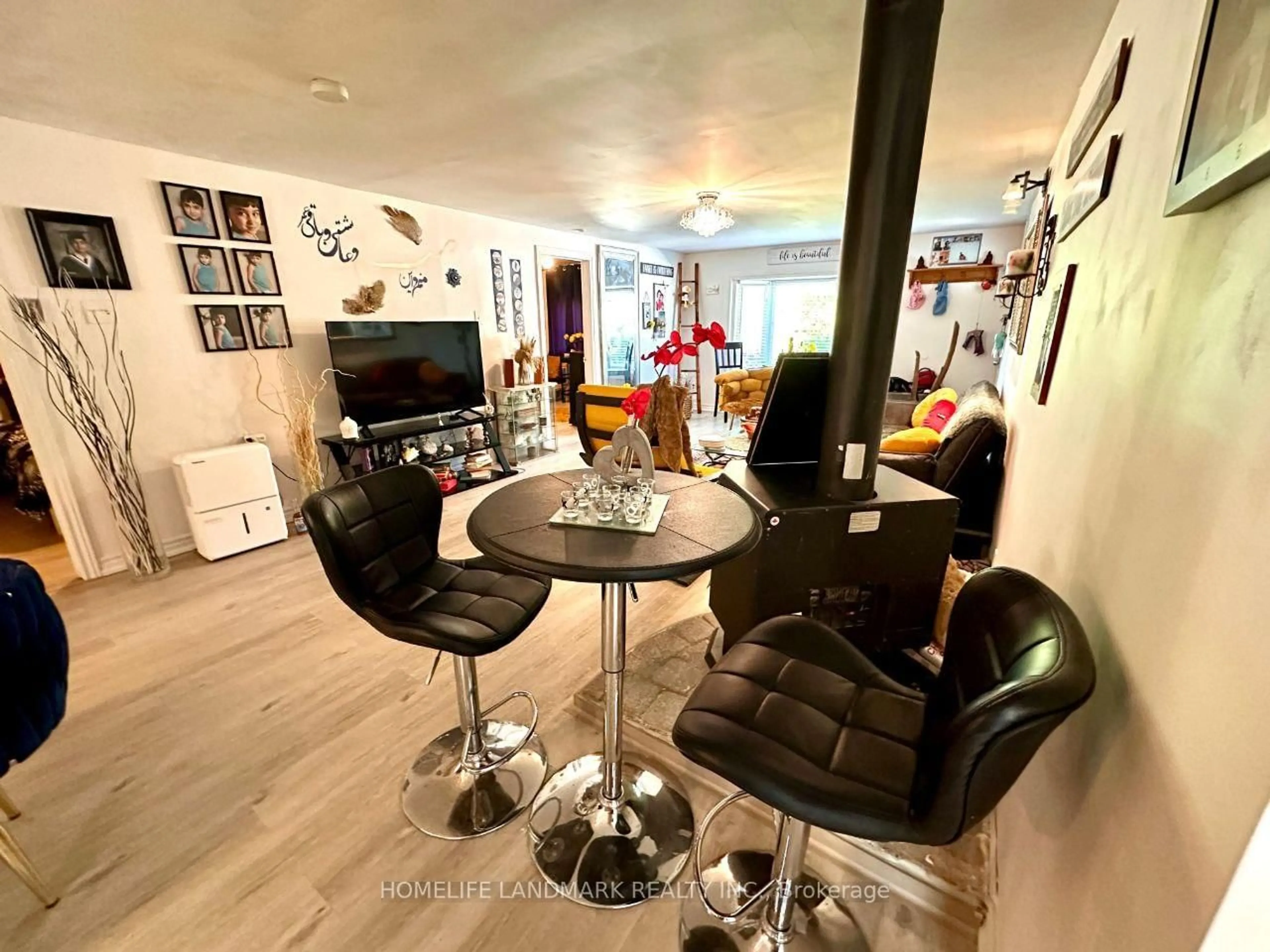 A pic of a room for 283 Pasadena Dr, Georgina Ontario L4P 2Z1