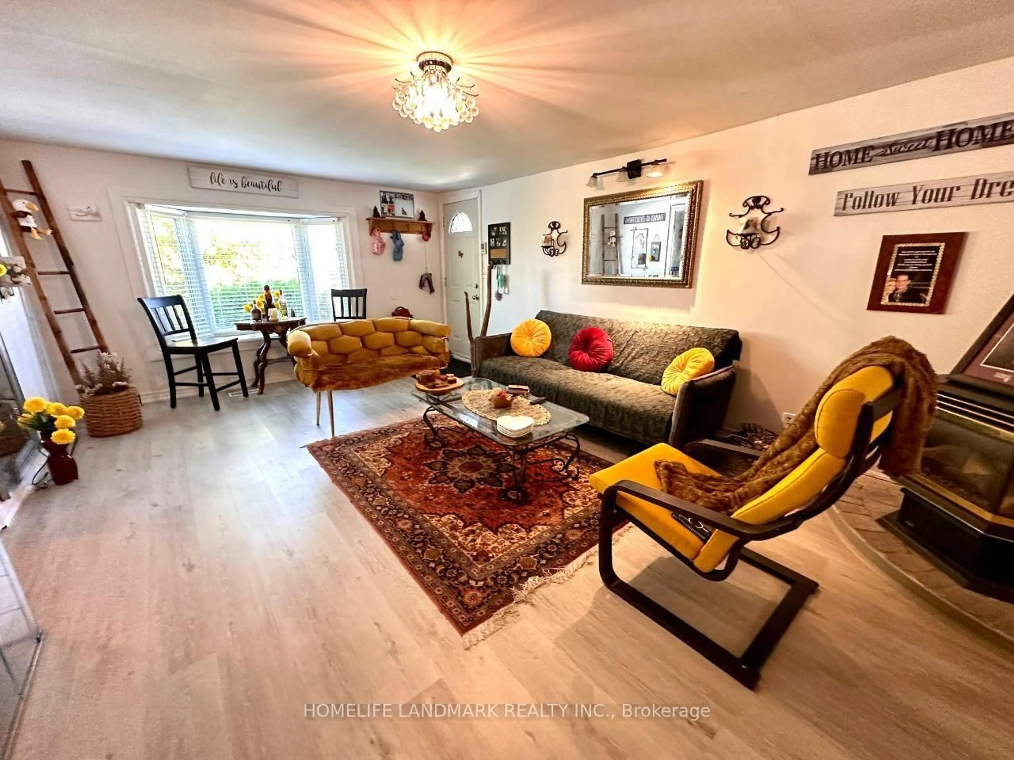 Living room with furniture, unknown for 283 Pasadena Dr, Georgina Ontario L4P 2Z1