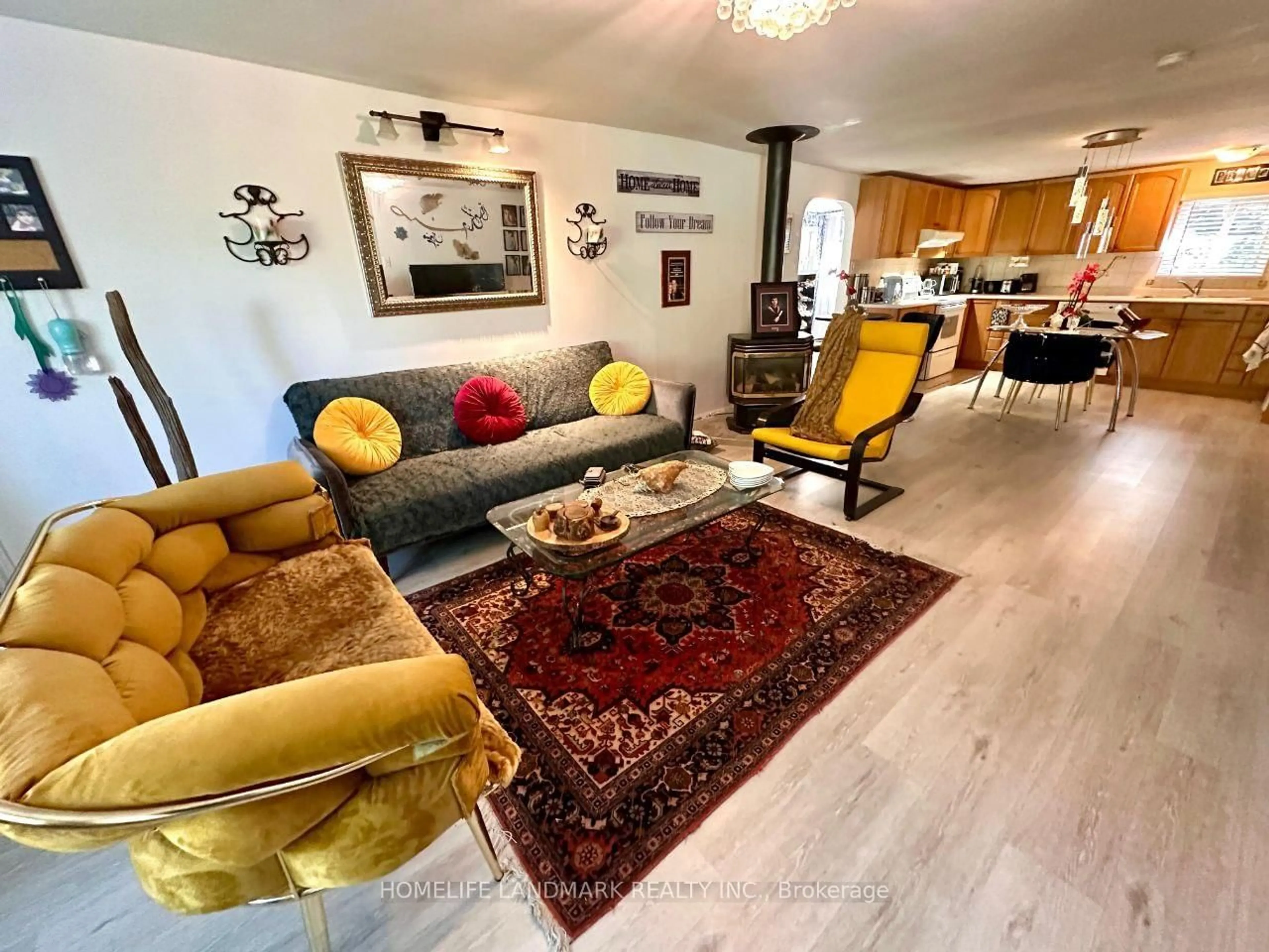 Living room with furniture, unknown for 283 Pasadena Dr, Georgina Ontario L4P 2Z1