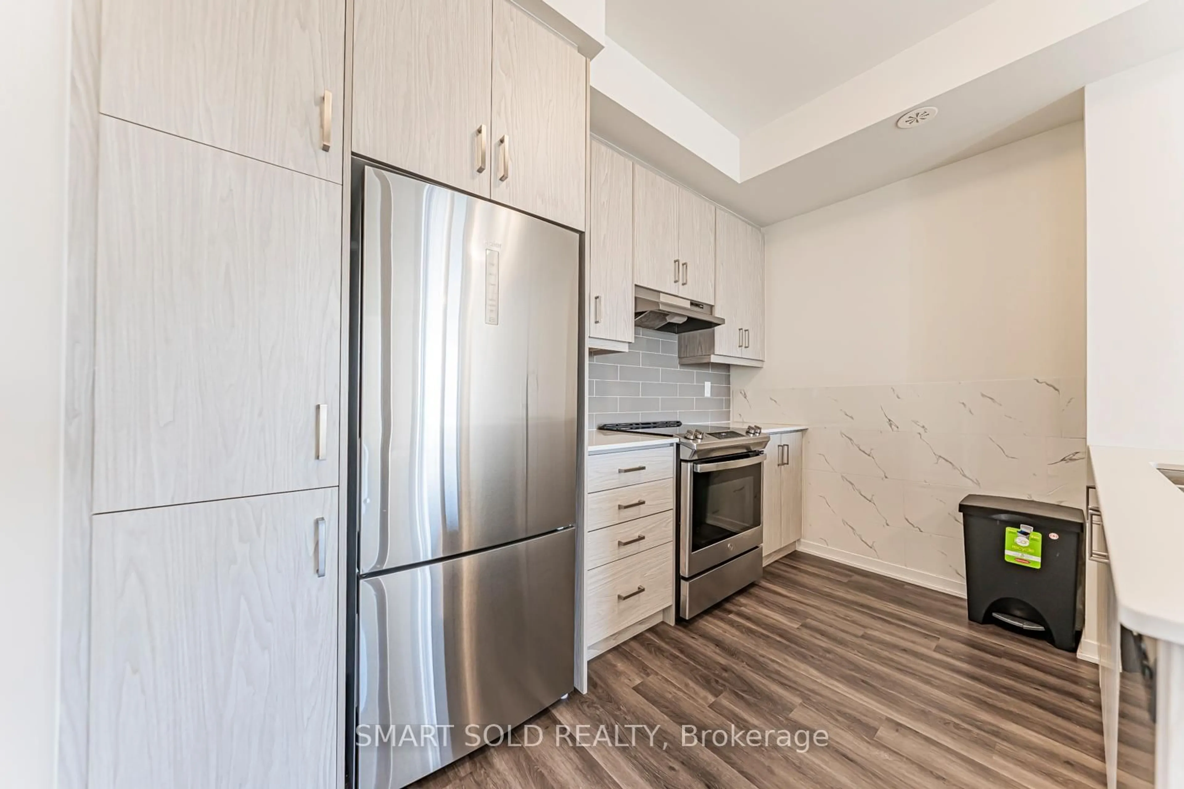Standard kitchen, unknown for 140 Honeycrisp Cres #287, Vaughan Ontario L4K 0N7