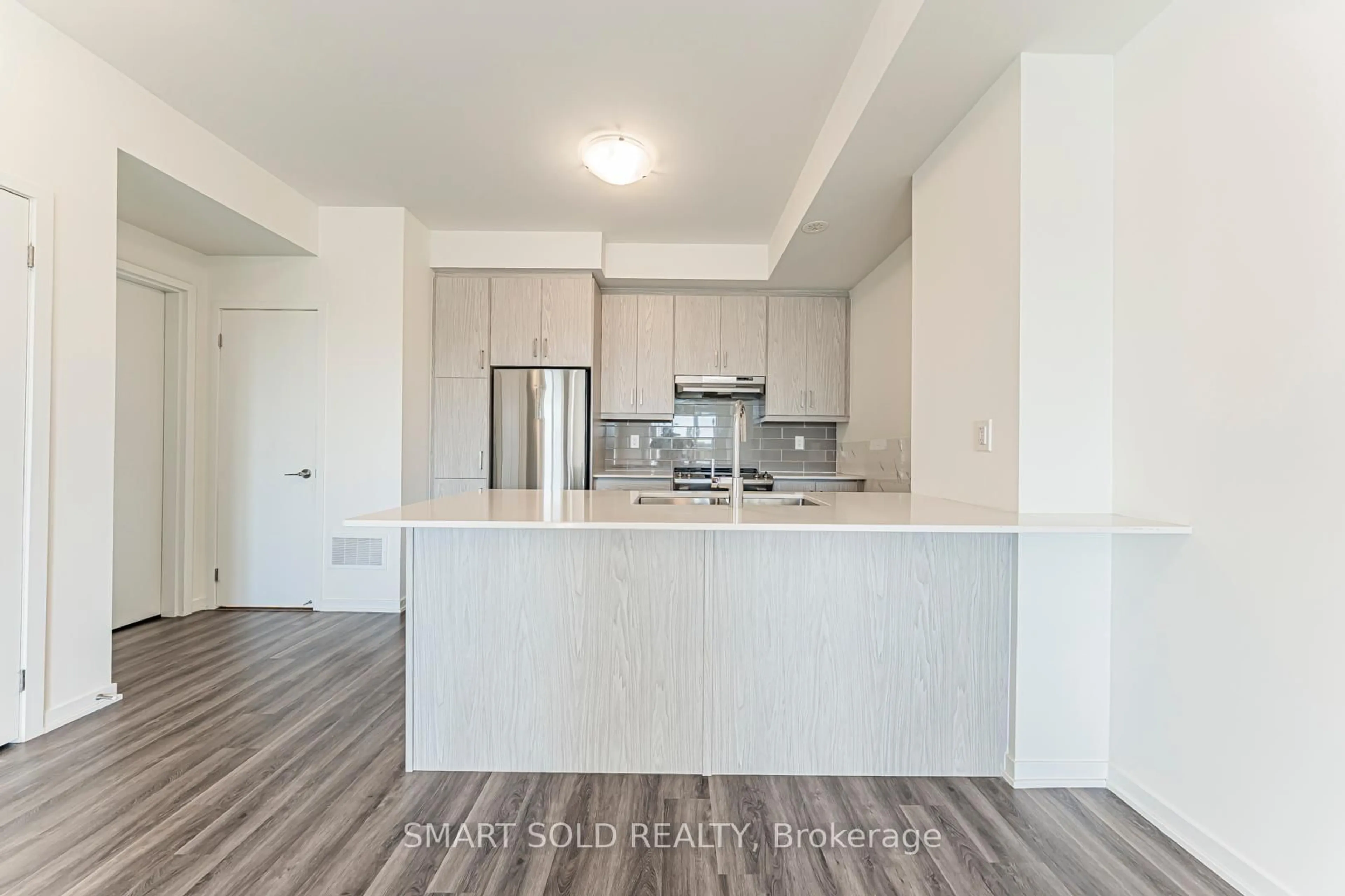 Open concept kitchen, unknown for 140 Honeycrisp Cres #287, Vaughan Ontario L4K 0N7