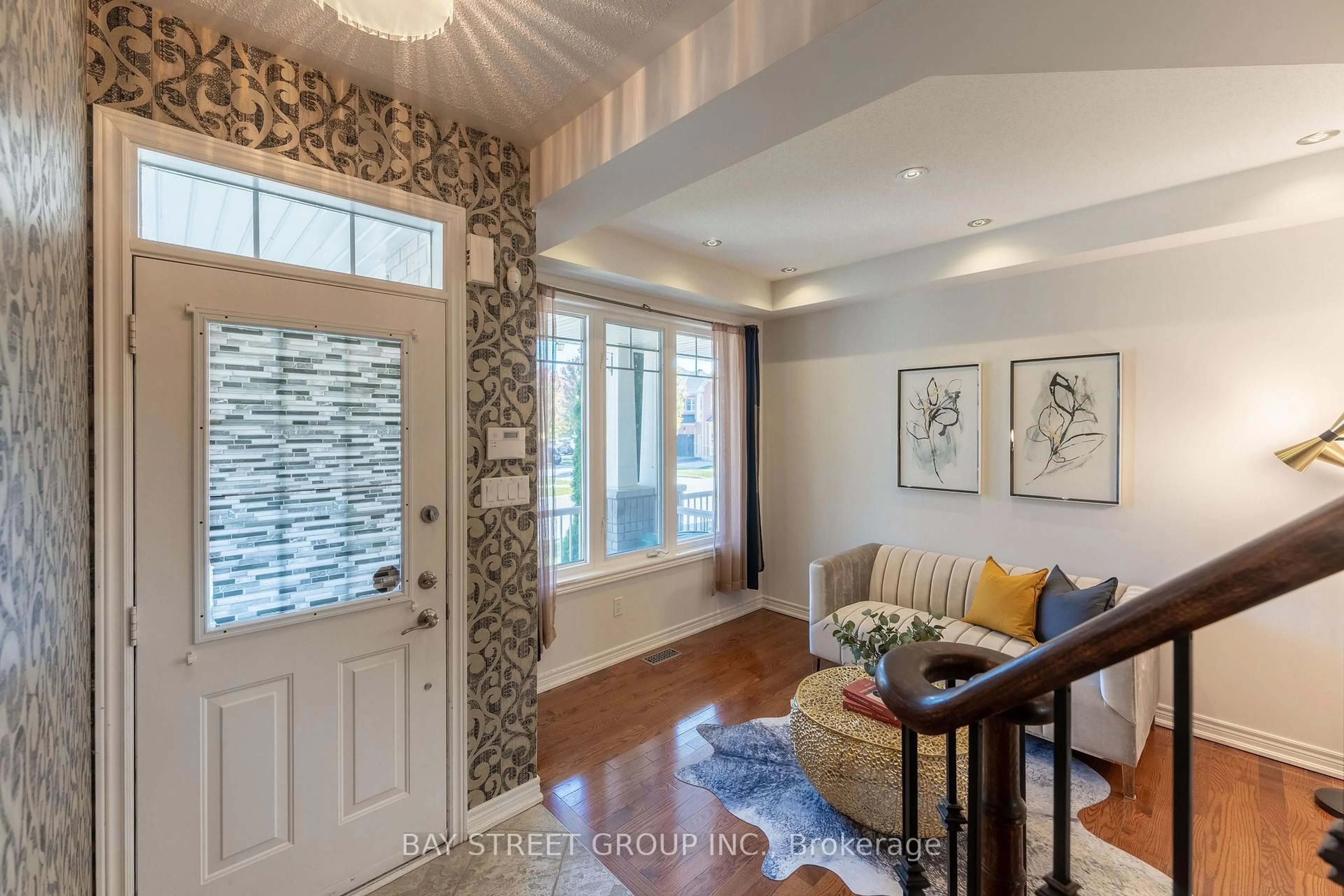 Indoor entryway for 22 Windrow St, Richmond Hill Ontario L4E 0C1