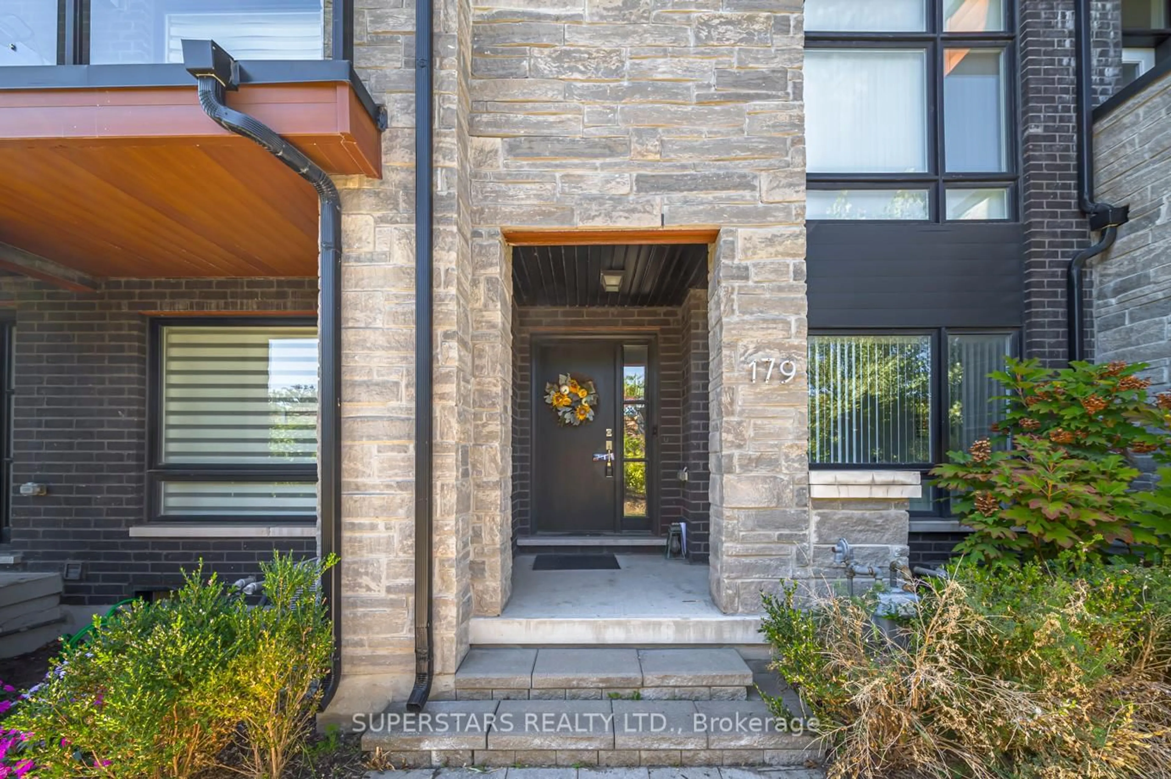 Indoor entryway for 179 Carpaccio Ave, Vaughan Ontario L4H 4R6