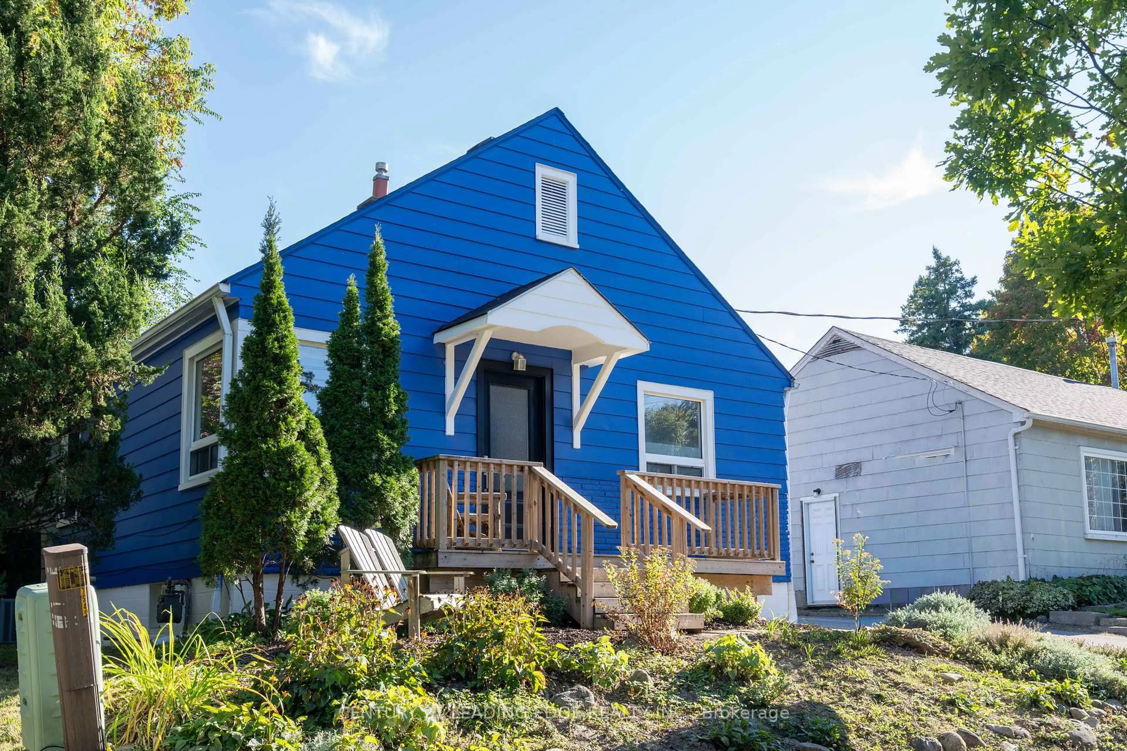 Home with vinyl exterior material, street for 754 Srigley St, Newmarket Ontario L3Y 1X5