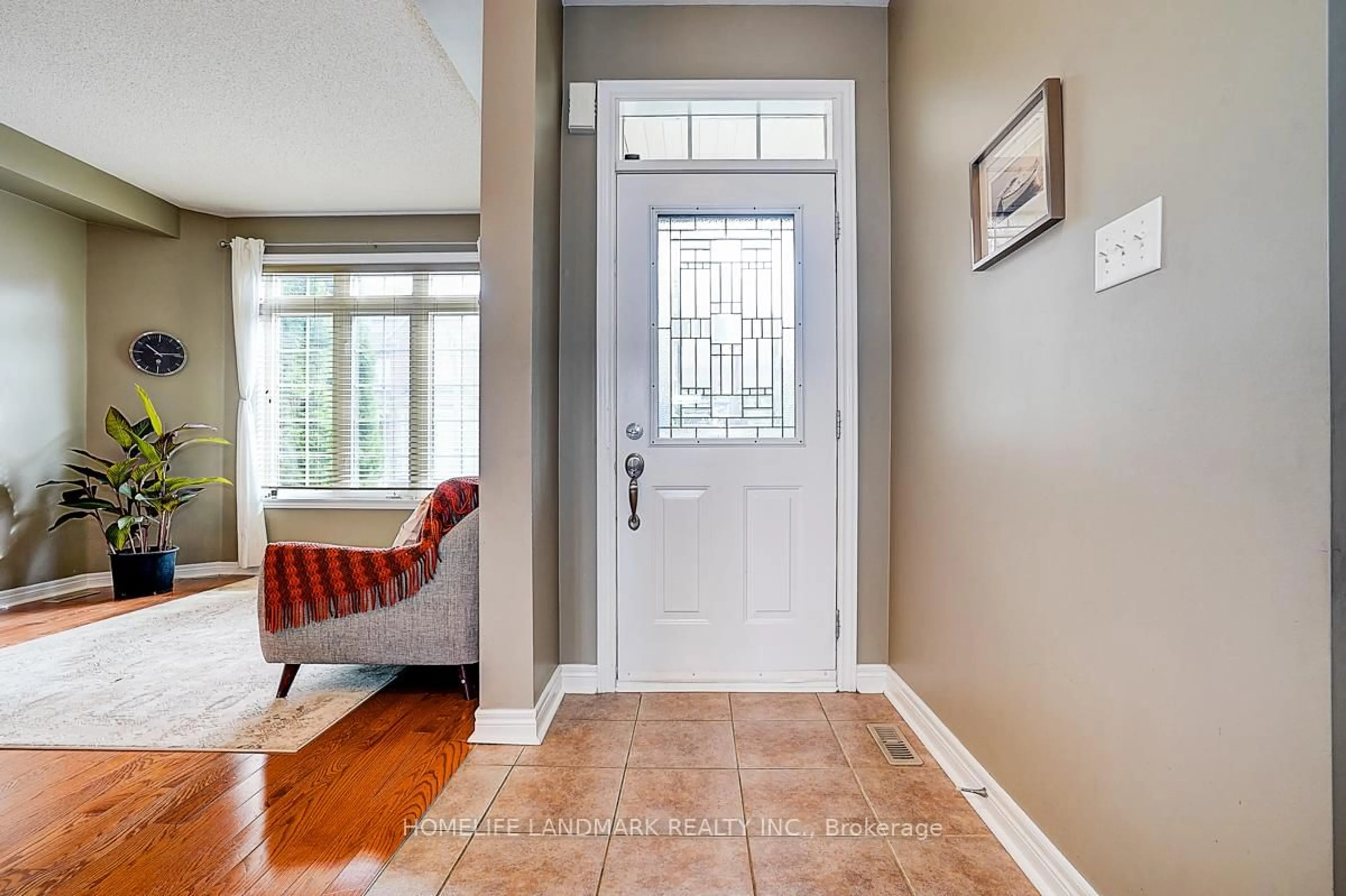 Indoor entryway for 14 Tottenham Crt, Markham Ontario L6B 1H5