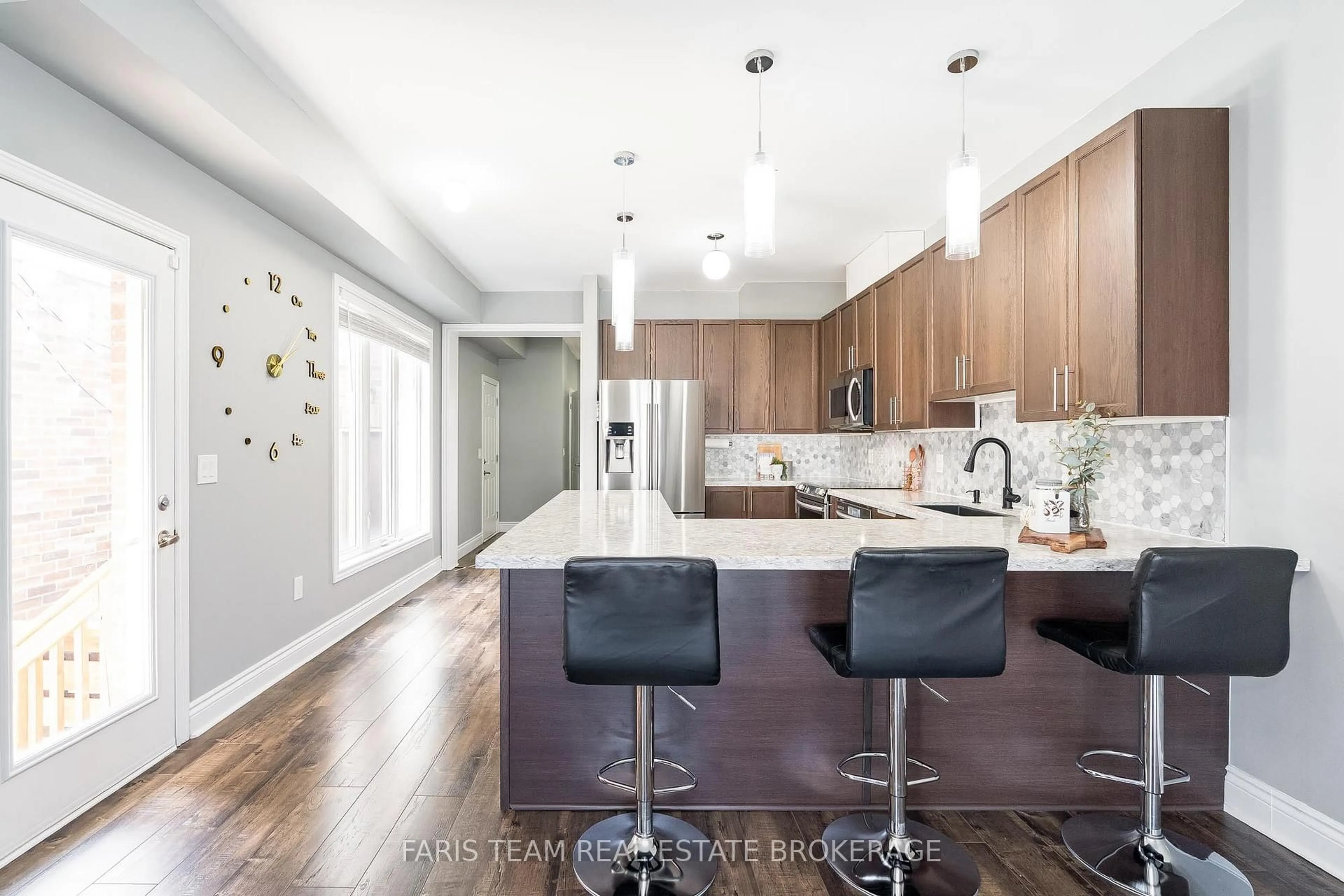 Open concept kitchen, wood/laminate floor for 65 Kingsmere Cres, New Tecumseth Ontario L0N 1R0