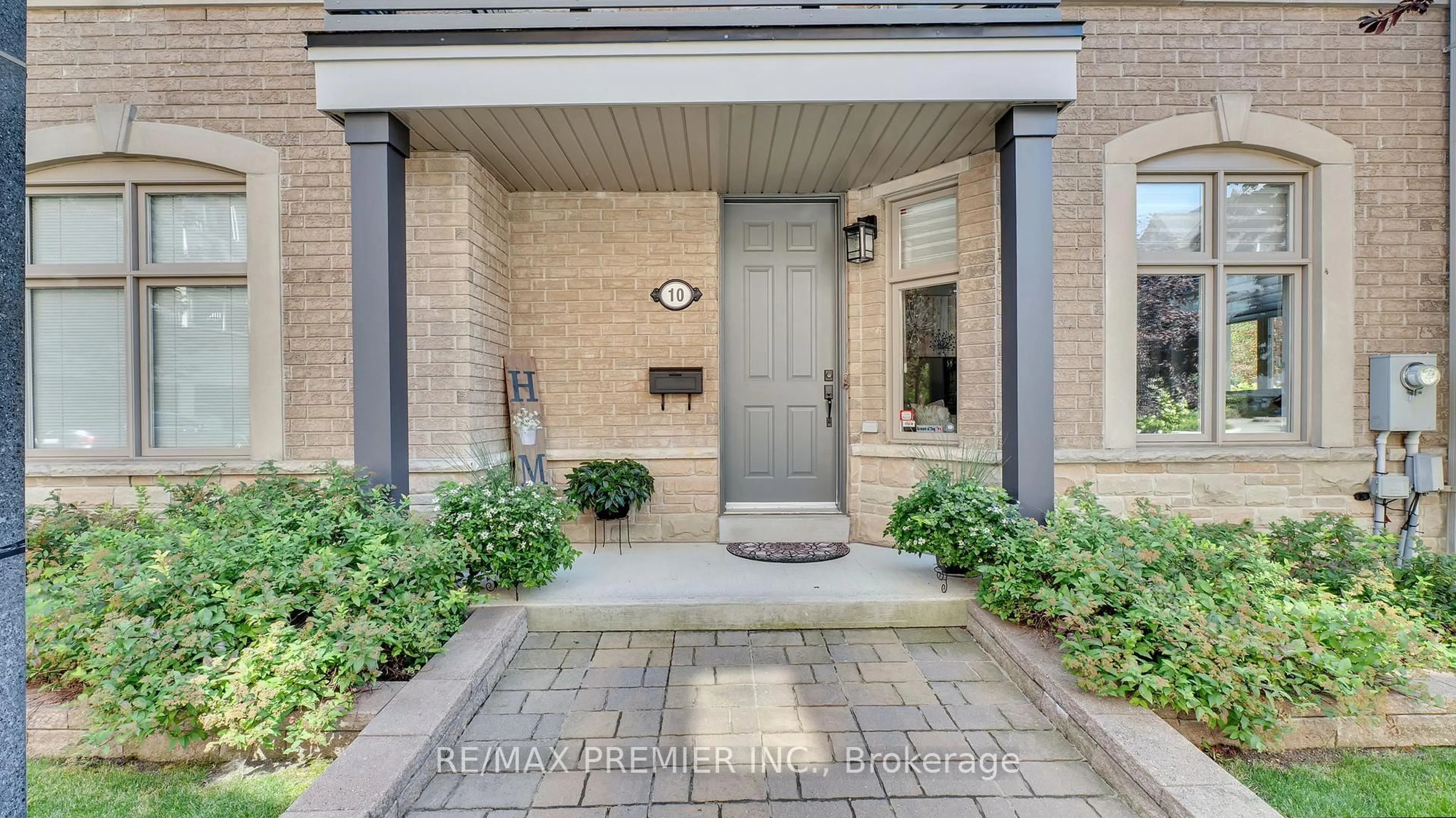 Indoor entryway for 10 Henry Peters Lane, Vaughan Ontario L4L 0A7