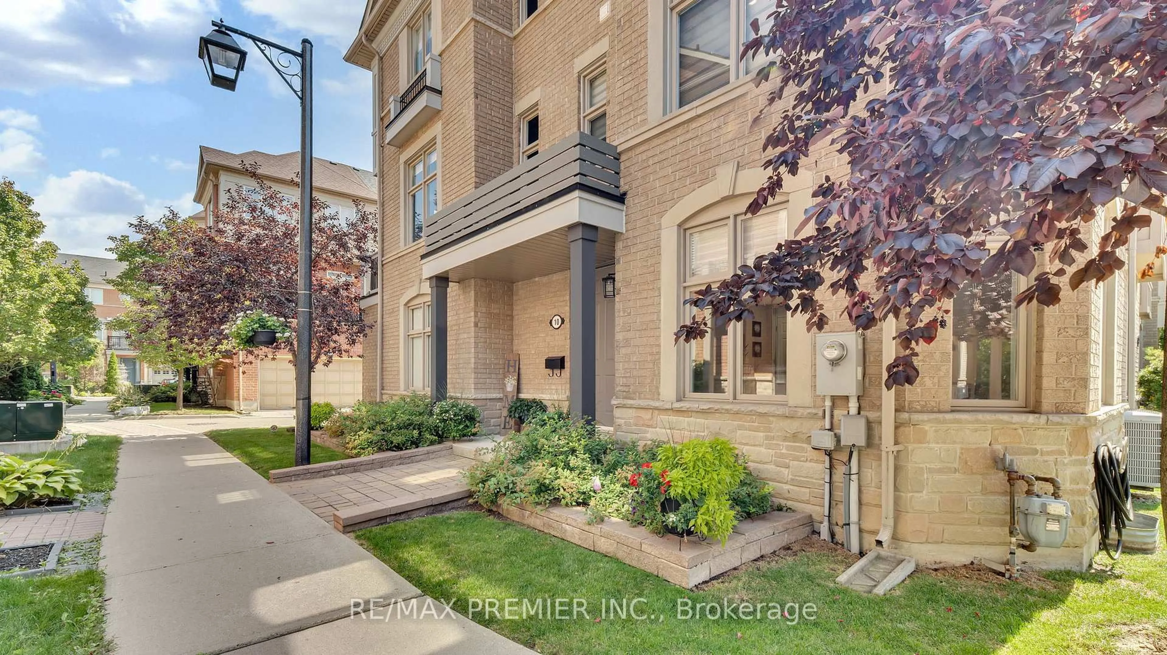 Indoor foyer for 10 Henry Peters Lane, Vaughan Ontario L4L 0A7