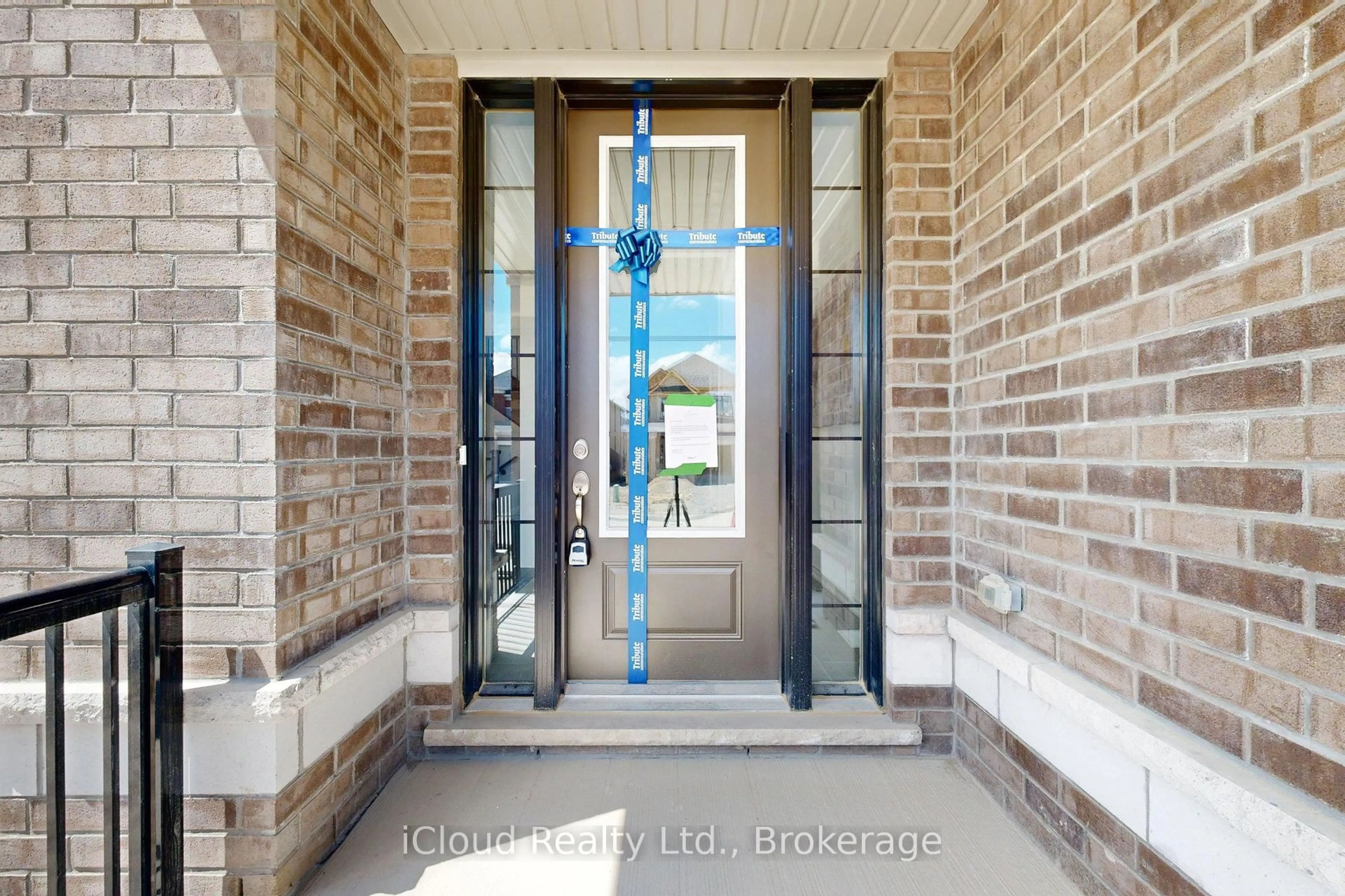 Indoor foyer for 51 Sparrow Way, Adjala-Tosorontio Ontario L0G 1W0