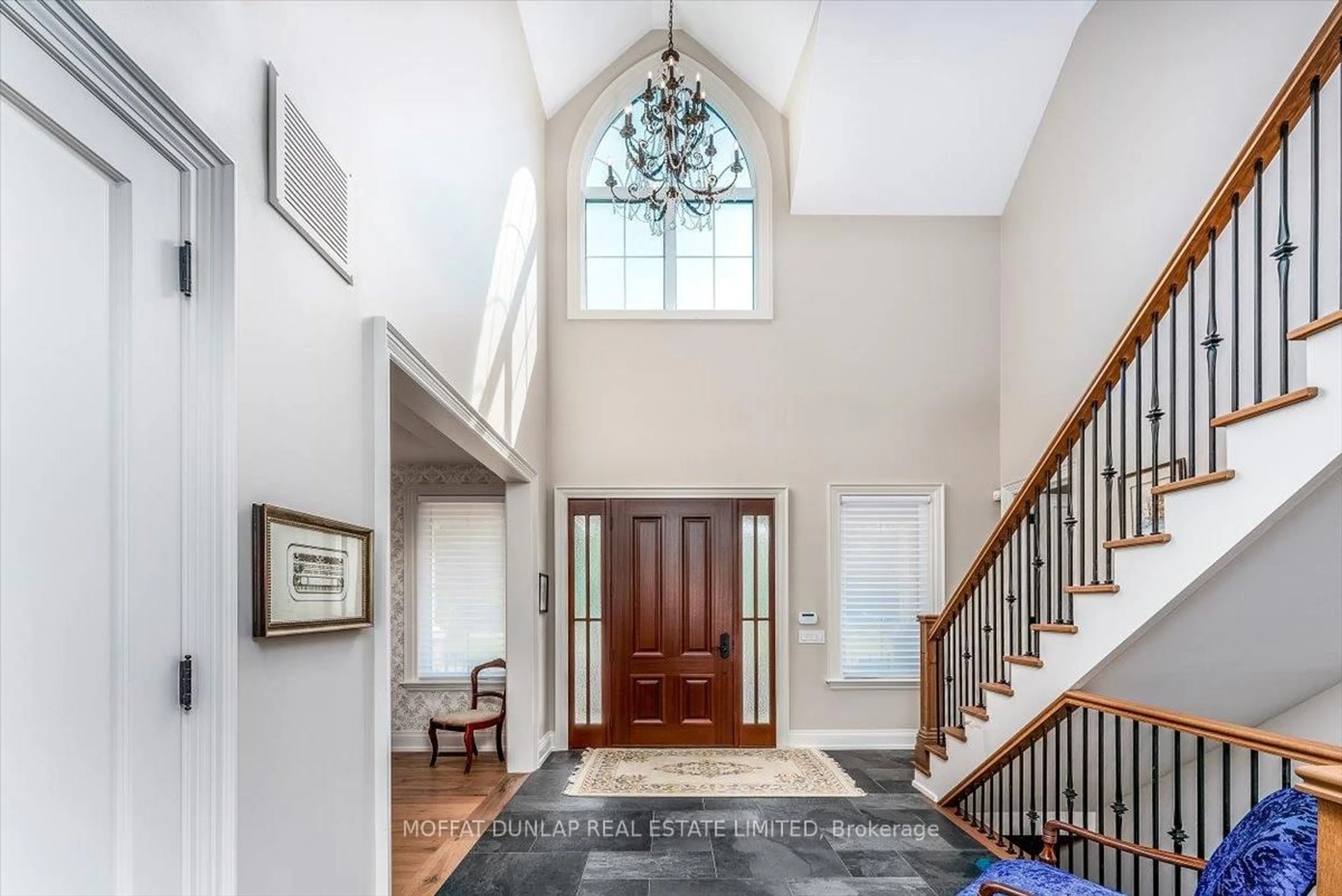 Indoor entryway for 16660 Keele St, King Ontario L7B 0G1