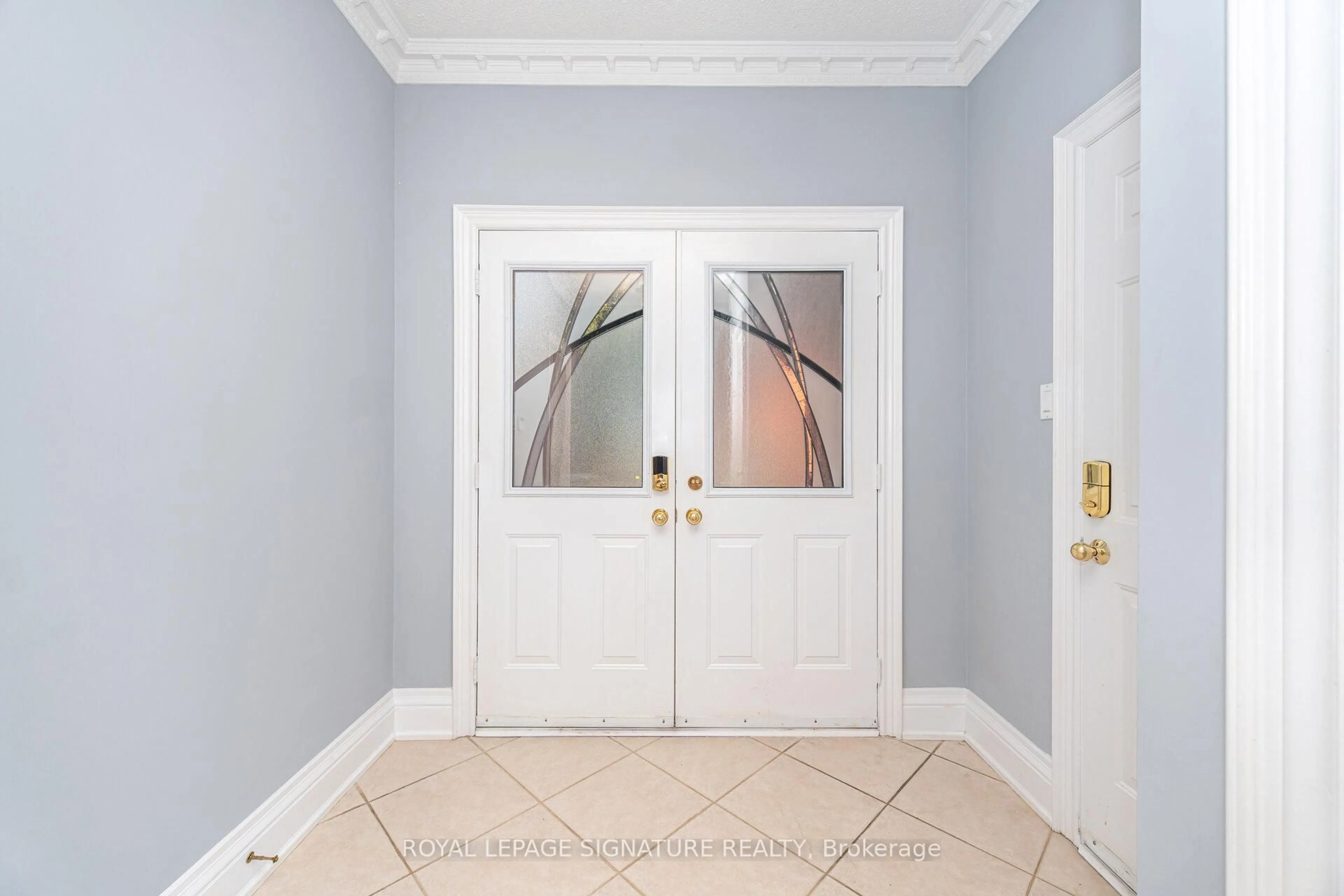 Indoor entryway for 15 Water Garden Lane, Vaughan Ontario L4H 1N2