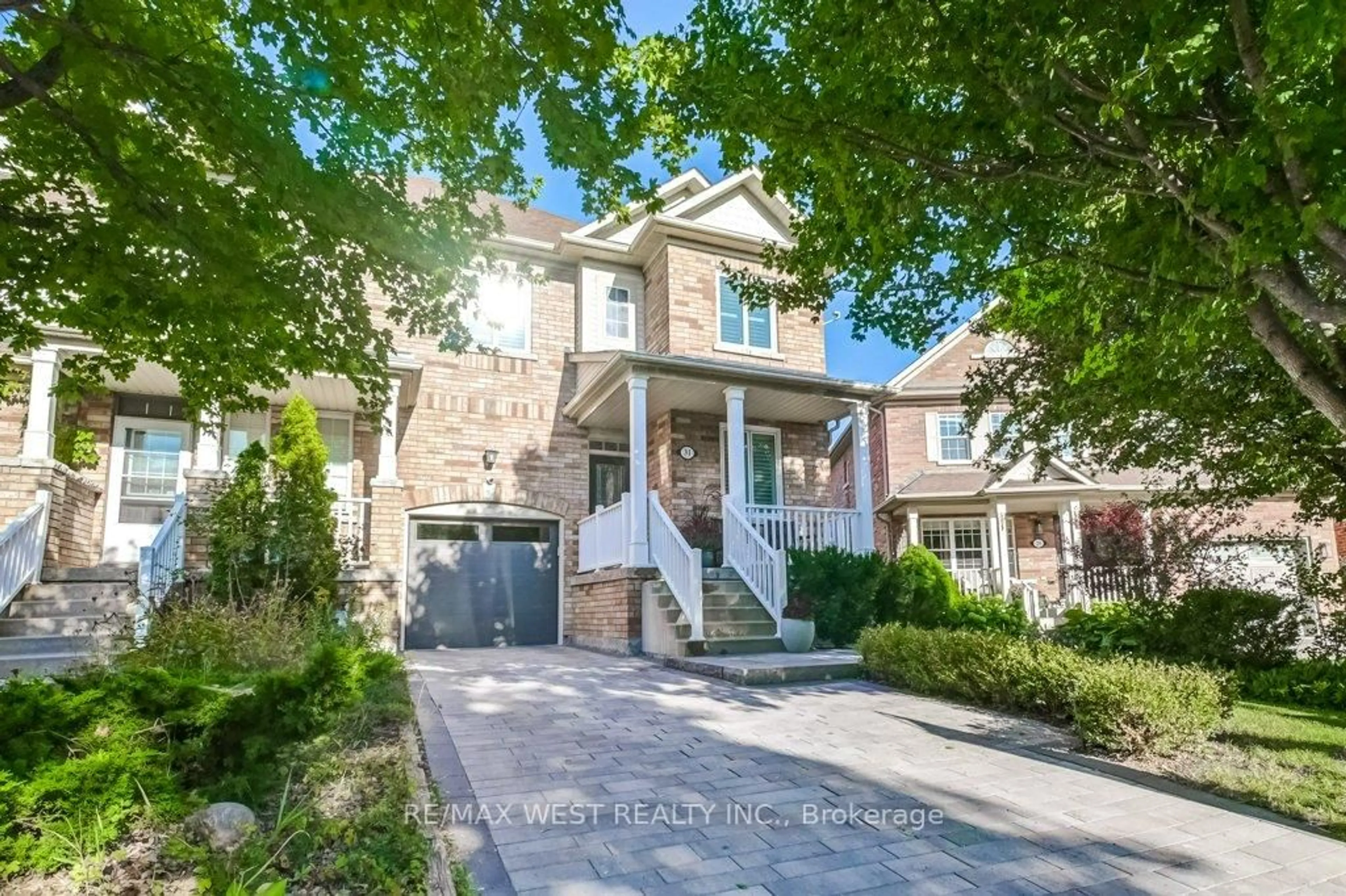 Home with brick exterior material, street for 31 Watkins Glen Cres, Aurora Ontario L4G 7P3
