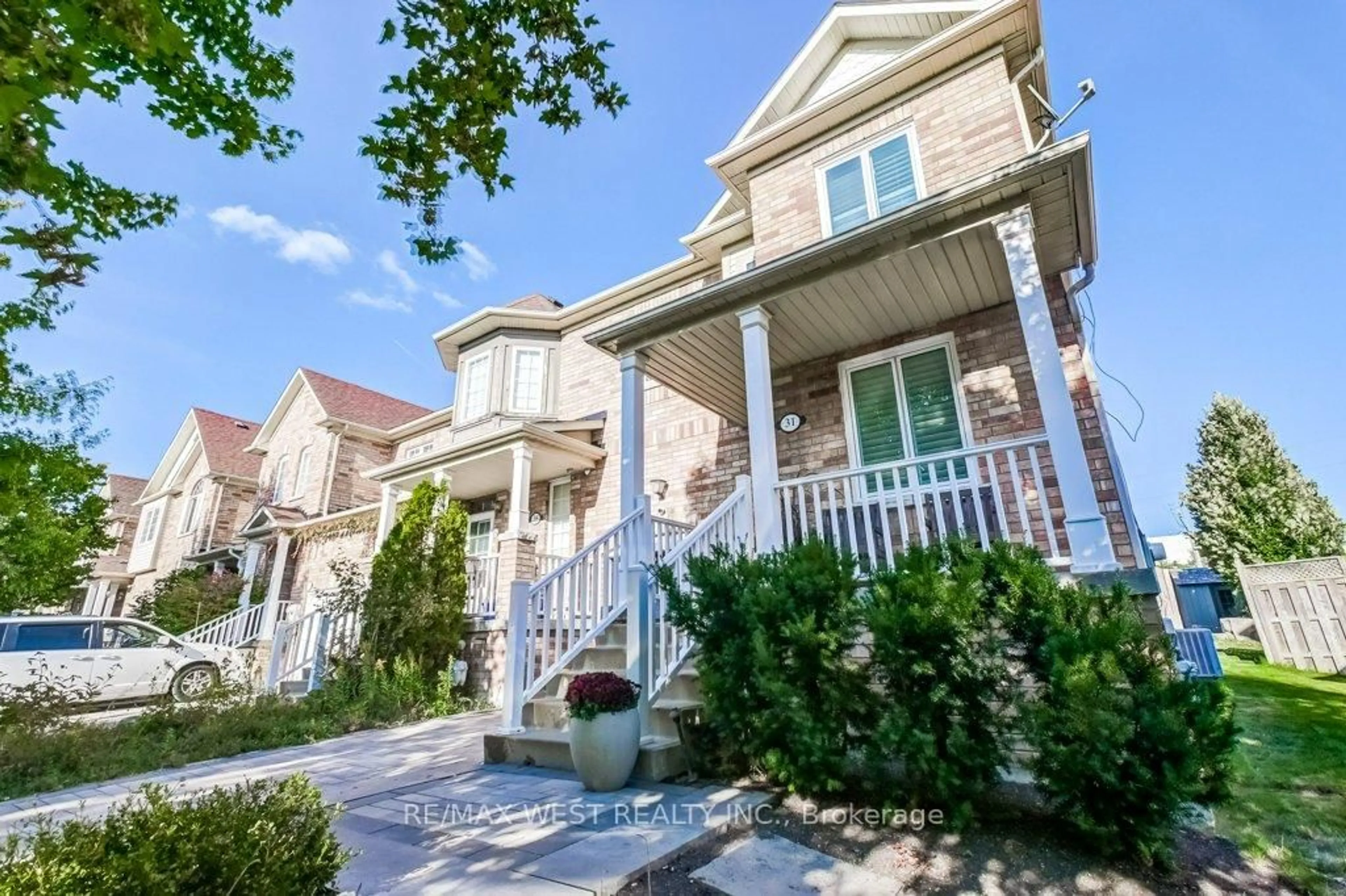 Home with brick exterior material, street for 31 Watkins Glen Cres, Aurora Ontario L4G 7P3