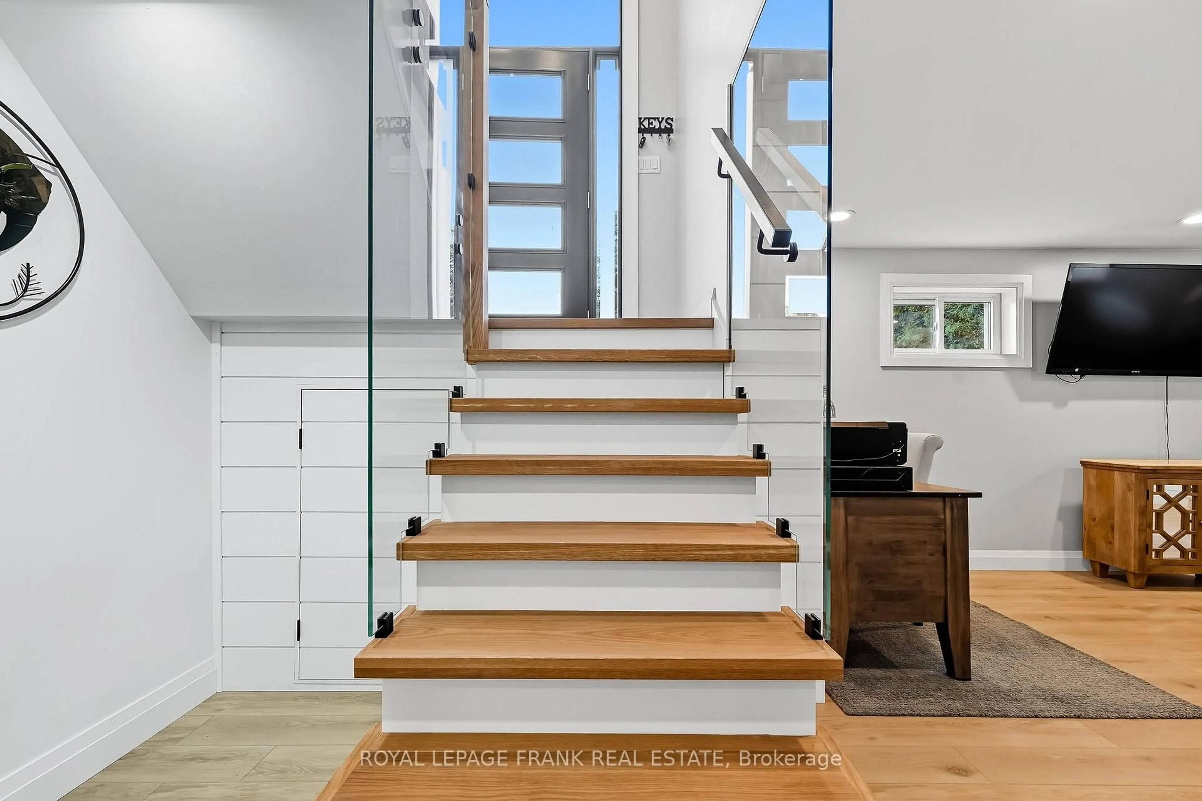 Stairs for 22 Young St, Uxbridge Ontario L9P 1B9
