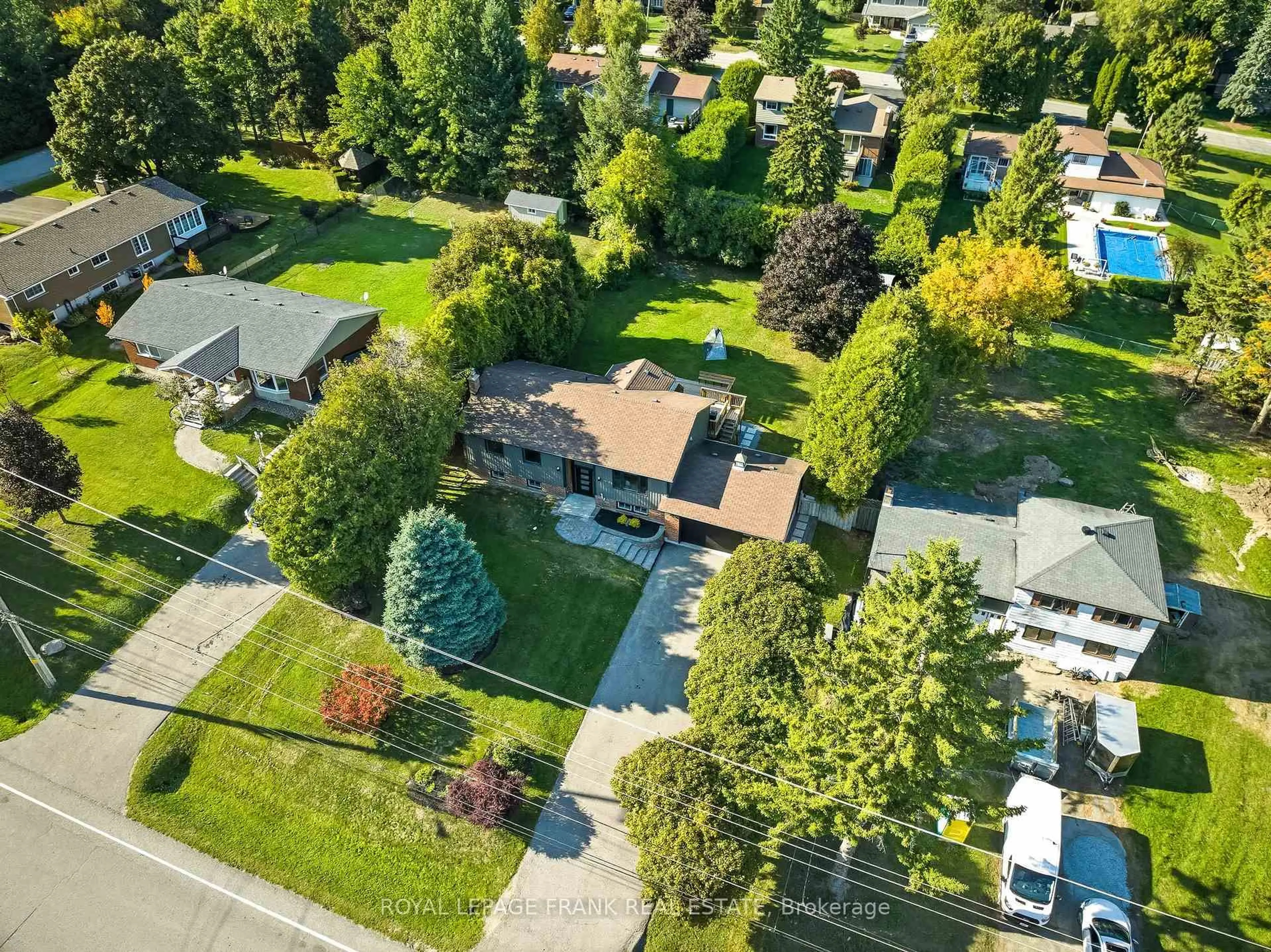 A pic from outside/outdoor area/front of a property/back of a property/a pic from drone, street for 22 Young St, Uxbridge Ontario L9P 1B9