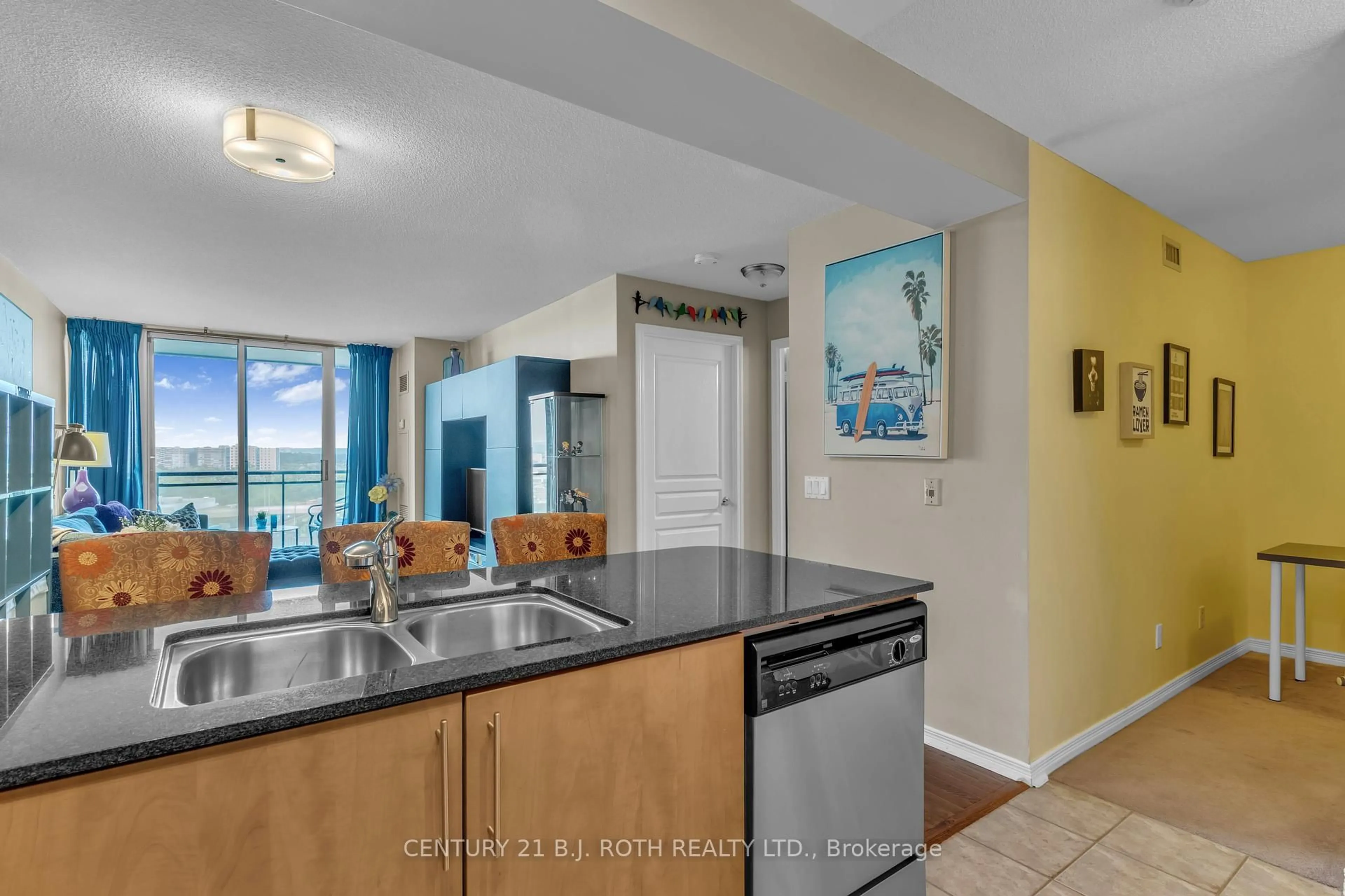 Open concept kitchen, ceramic/tile floor for 350 Red Maple Rd #1202, Richmond Hill Ontario L4C 0T5
