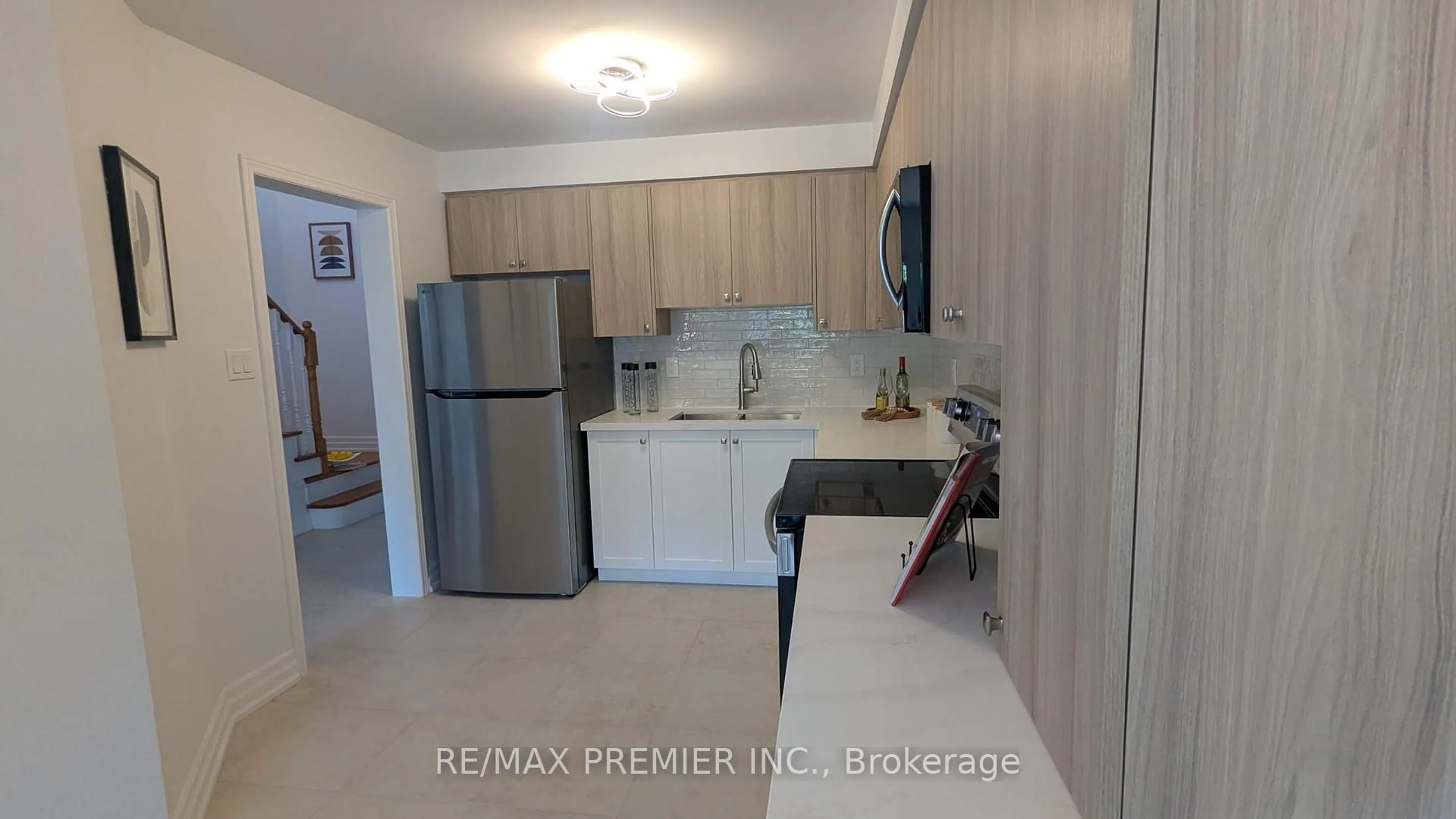 Standard kitchen, ceramic/tile floor for 14 Opera Pl, Vaughan Ontario L4L 8Y8
