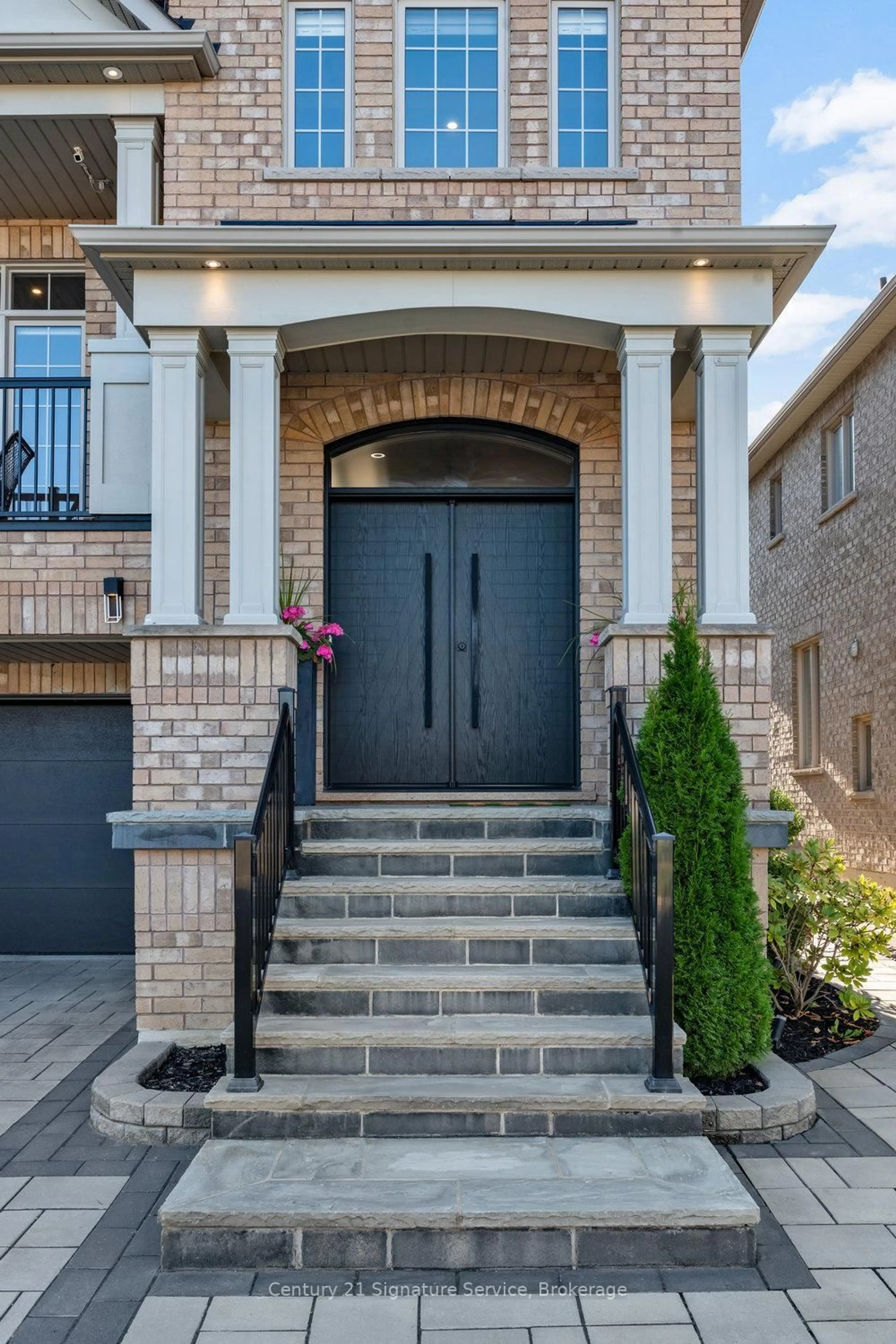 Home with brick exterior material, street for 68 Greendale Ave, Whitchurch-Stouffville Ontario L4A 0S2