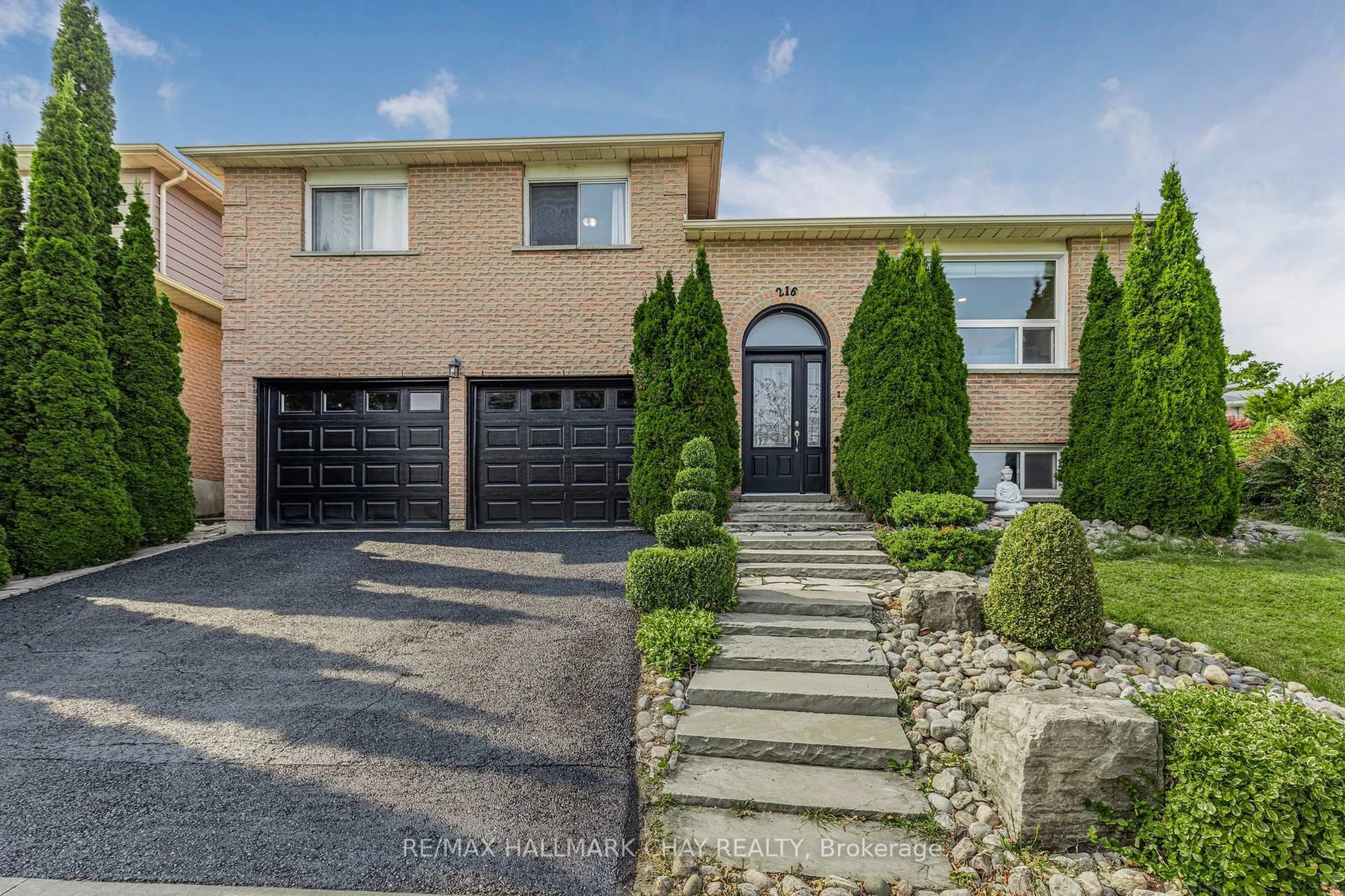 Home with brick exterior material, street for 216 Colborne St, Bradford West Gwillimbury Ontario L3Z 2R5