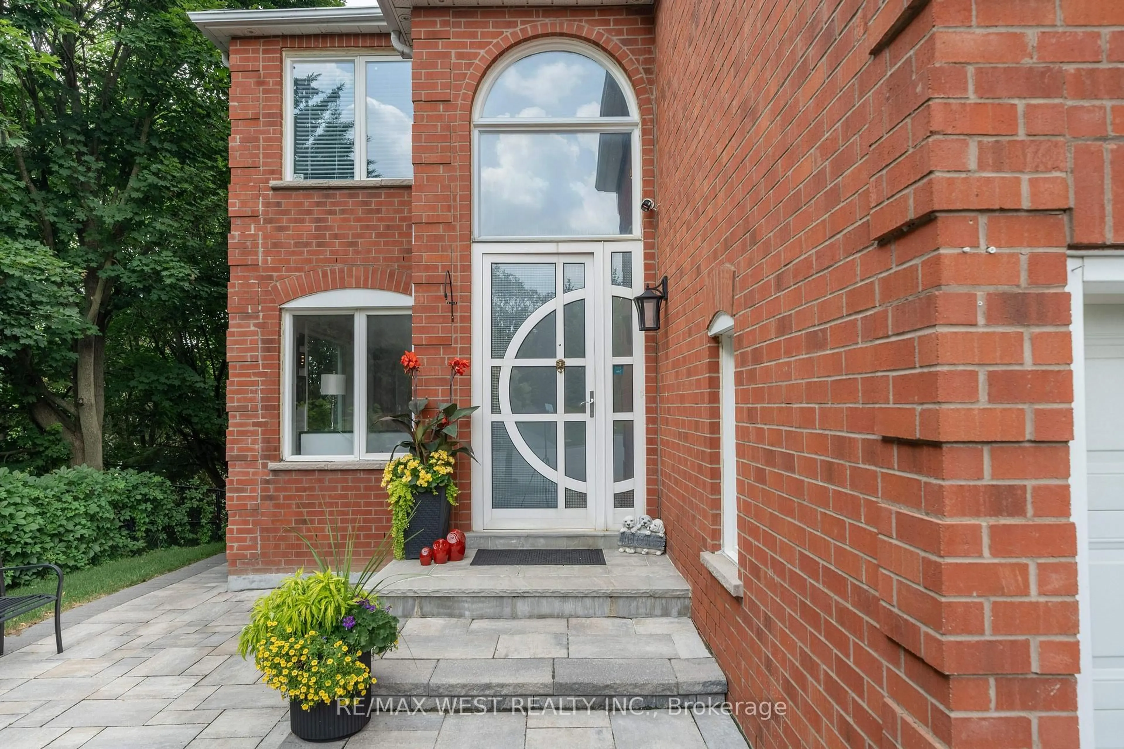 Home with brick exterior material, street for 62 Briardale Pl, Aurora Ontario L4G 6M4